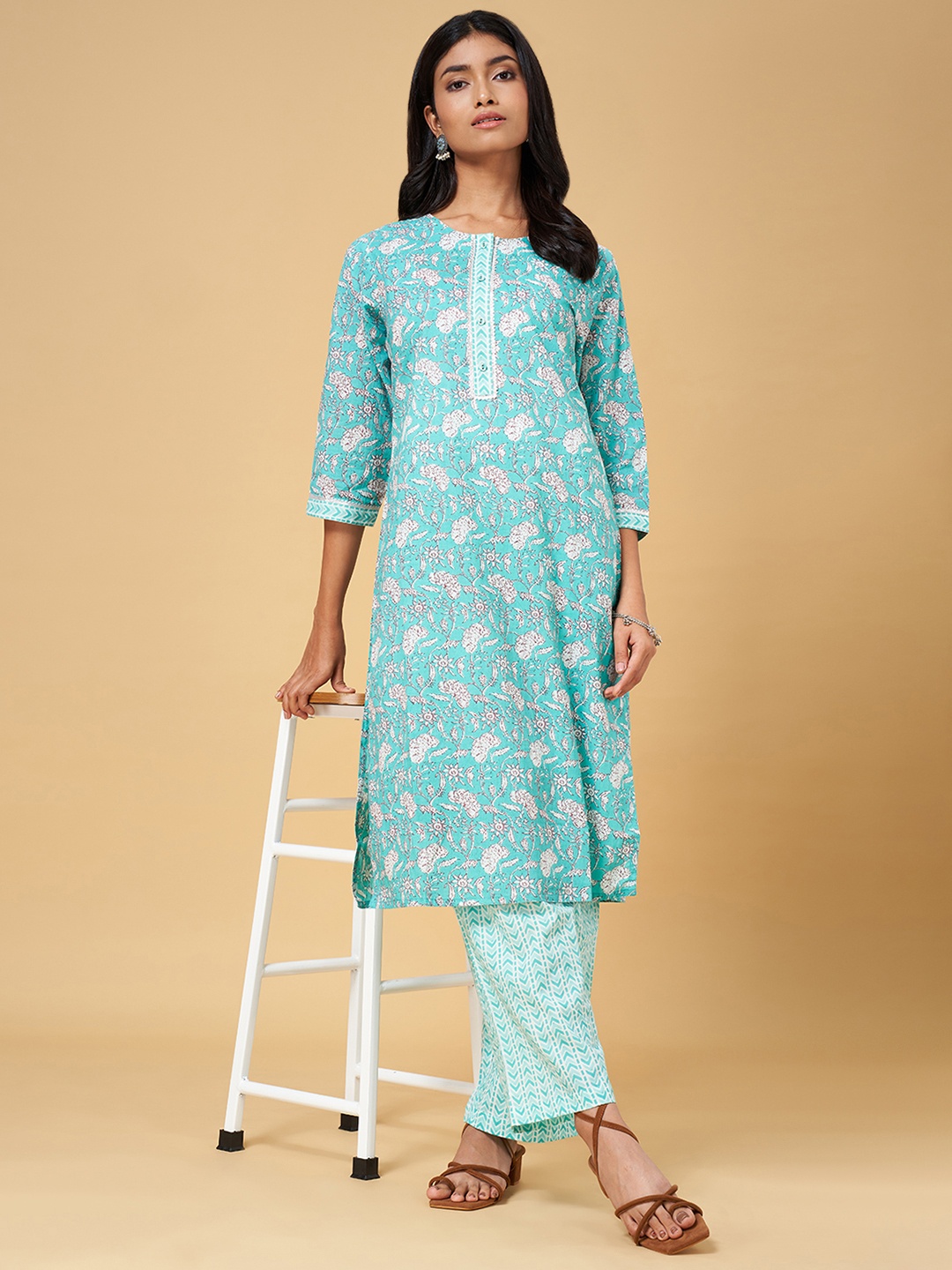 

RANGMANCH BY PANTALOONS Women Turquoise Blue Floral Printed Pure Cotton Kurti with Trousers