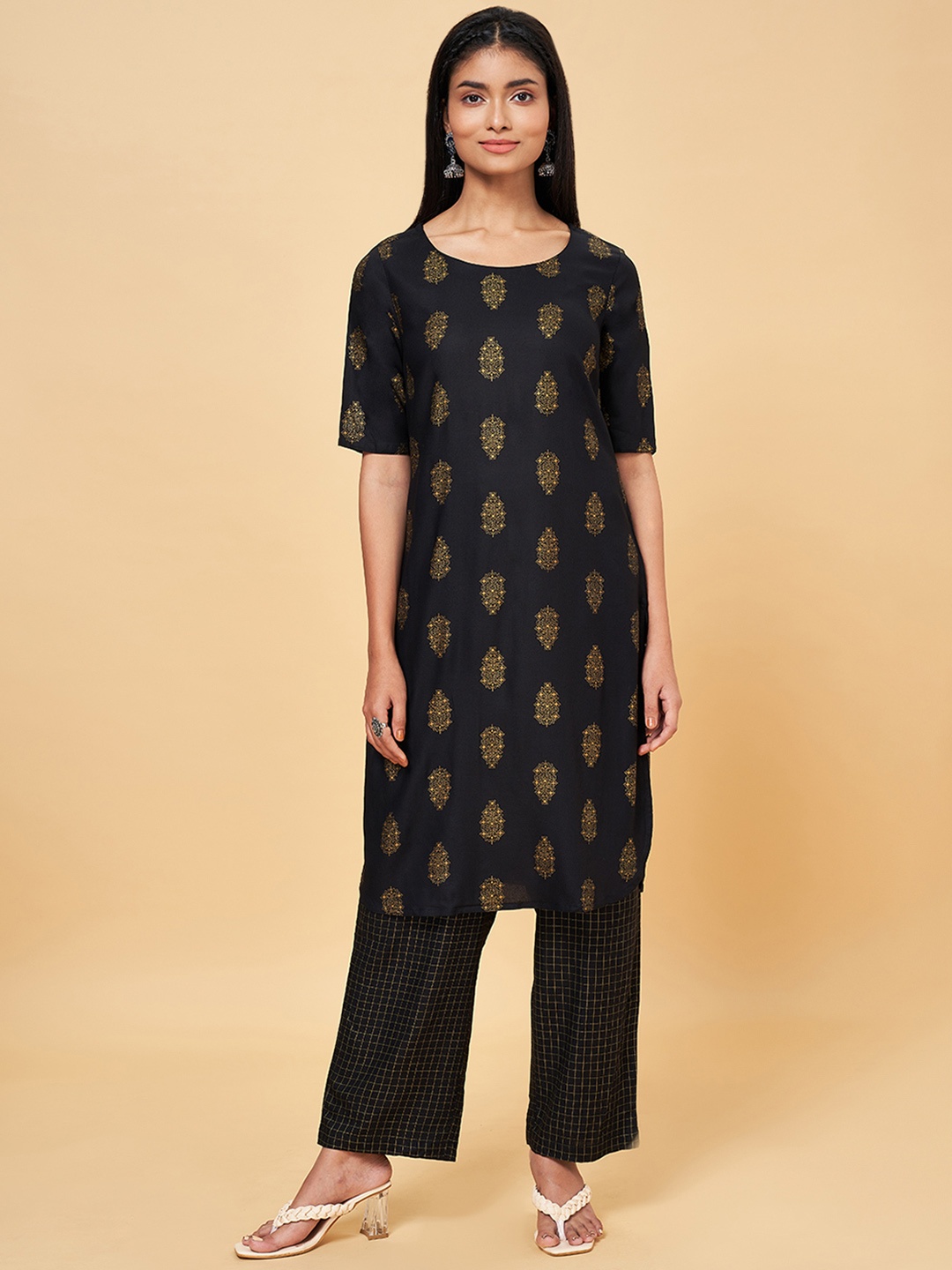 

RANGMANCH BY PANTALOONS Women Black Ethnic Motifs Printed Kurta with Trousers