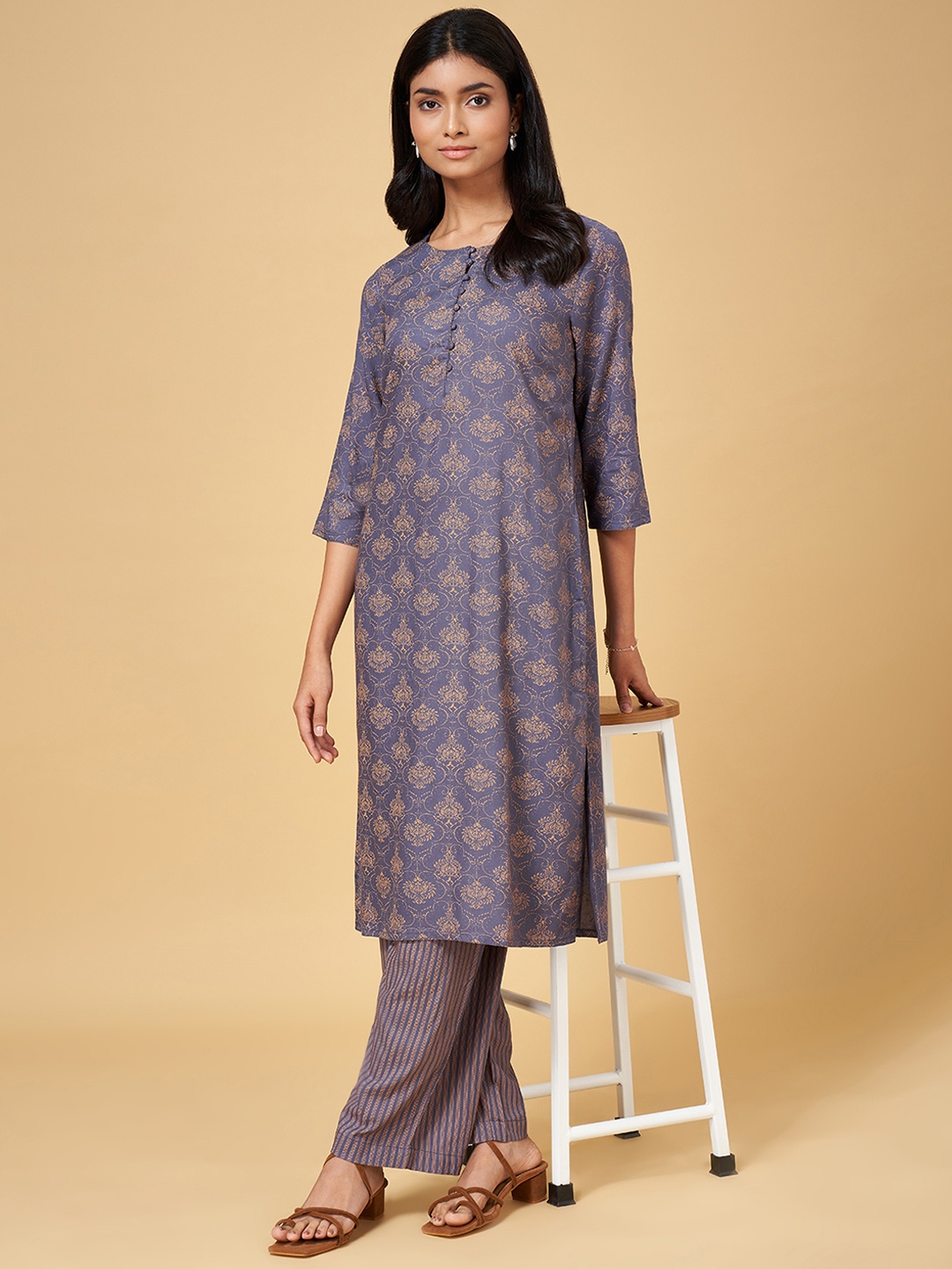 

RANGMANCH BY PANTALOONS Women Charcoal Floral Printed Kurta with Palazzos