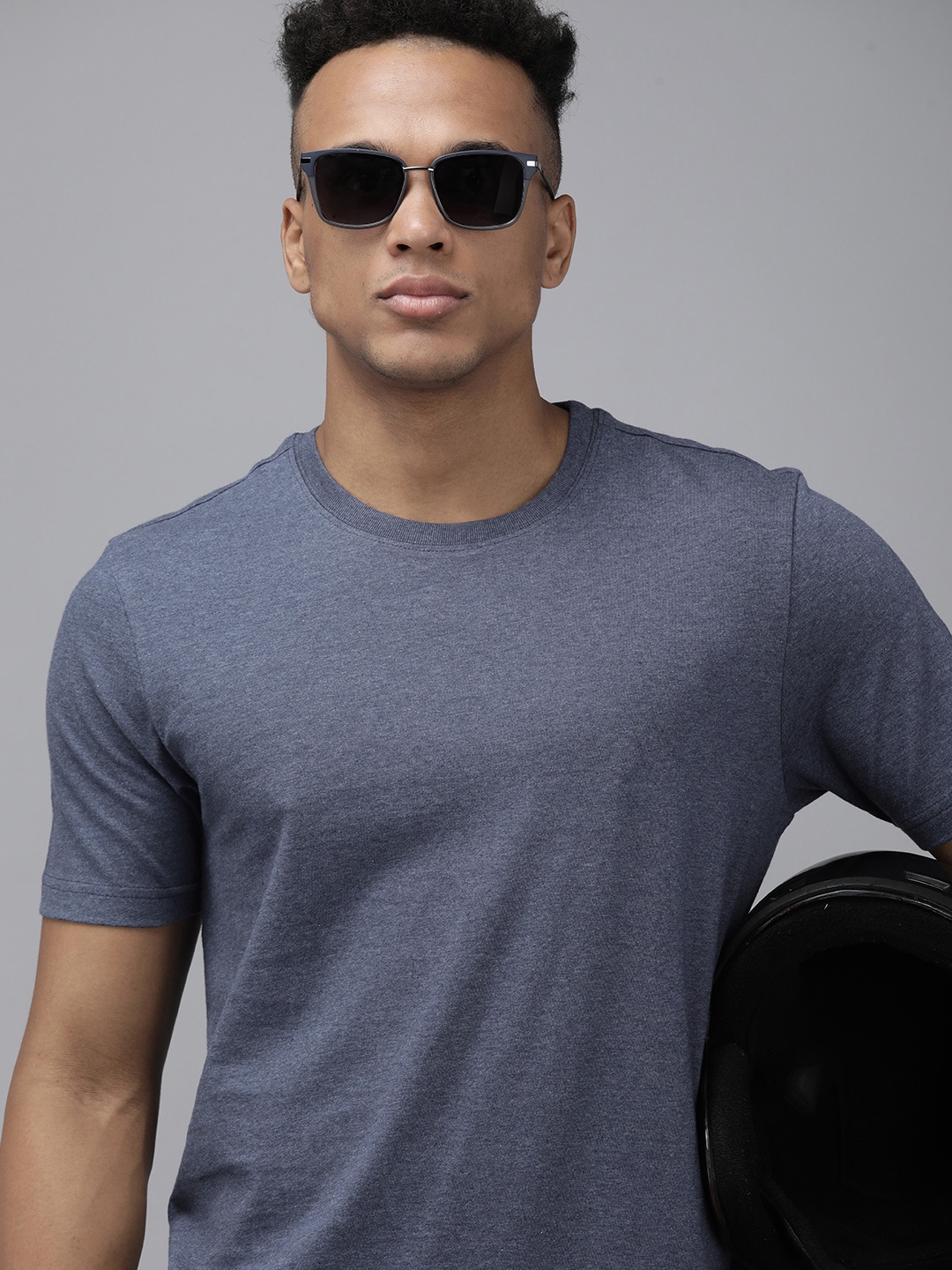 

Roadster Men Navy Blue Solid Pure Cotton T-shirt