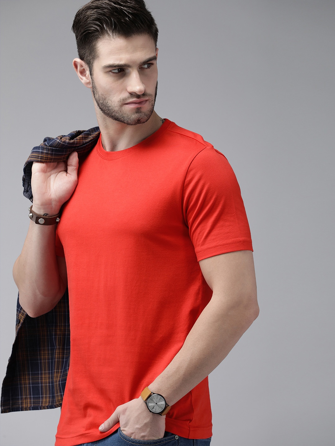 

Roadster Men Red Solid T-shirt