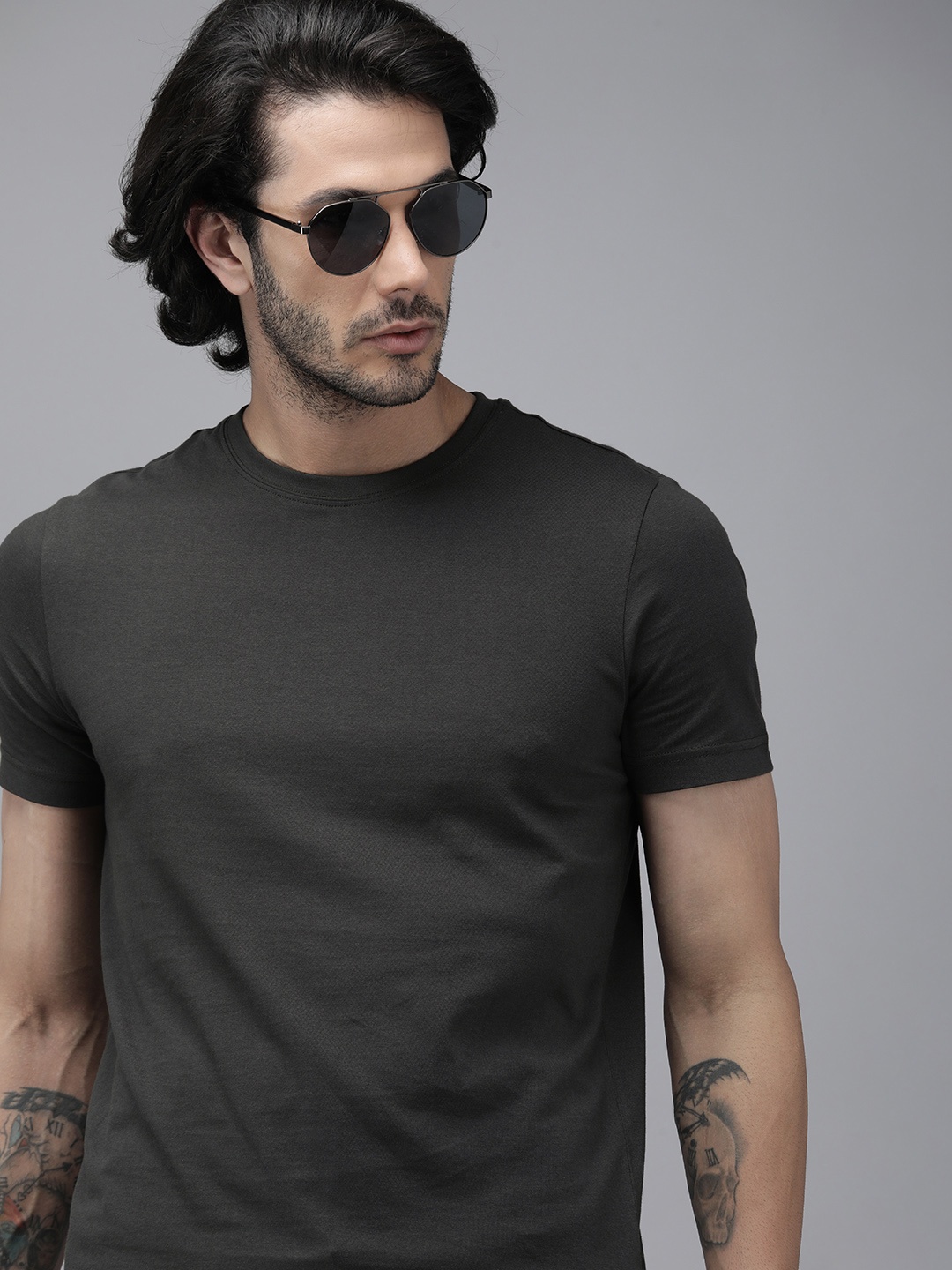 

Roadster Men Charcoal Grey Solid T-shirt