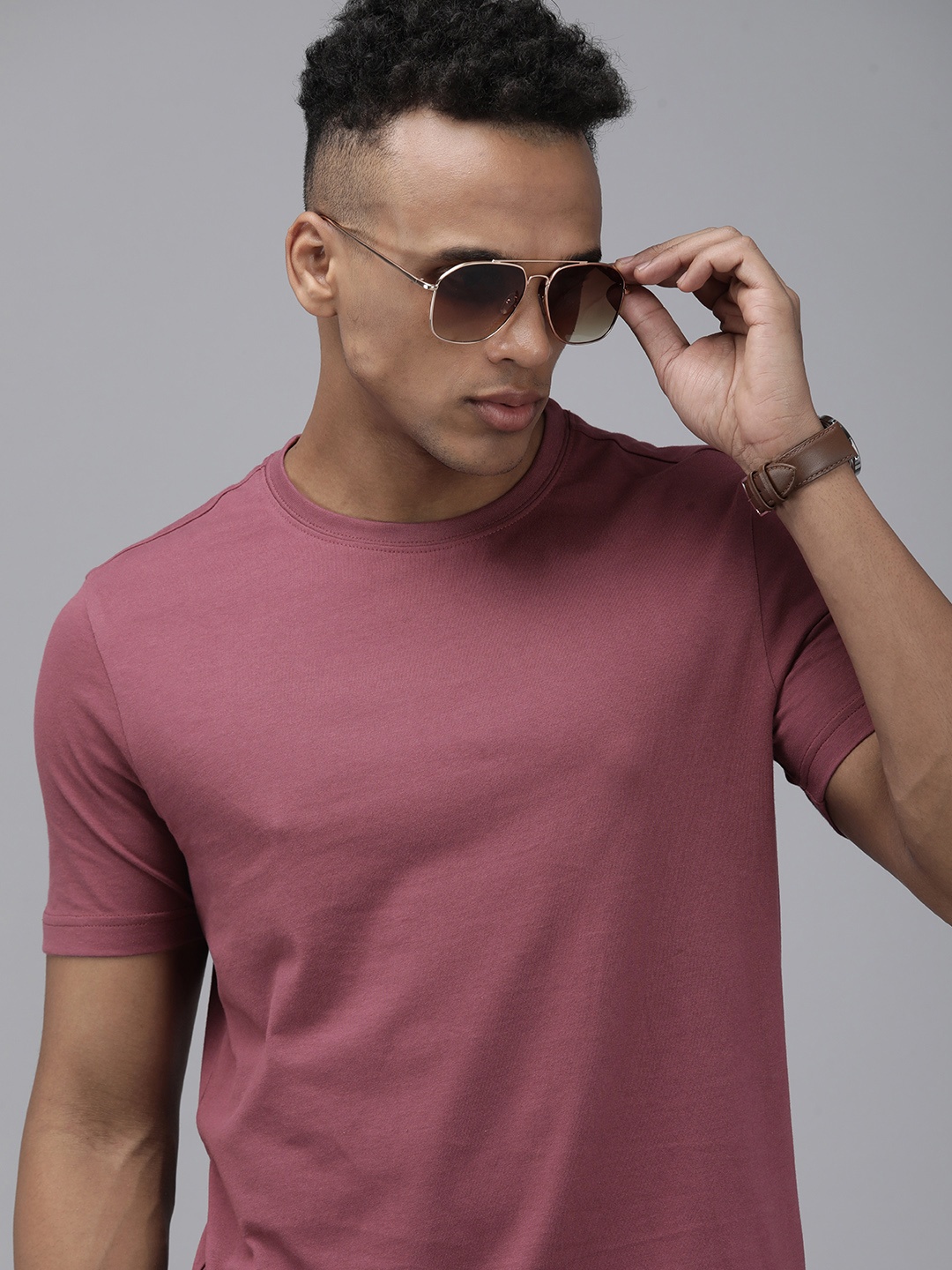 

Roadster Men Burgundy Solid Pure Cotton T-shirt