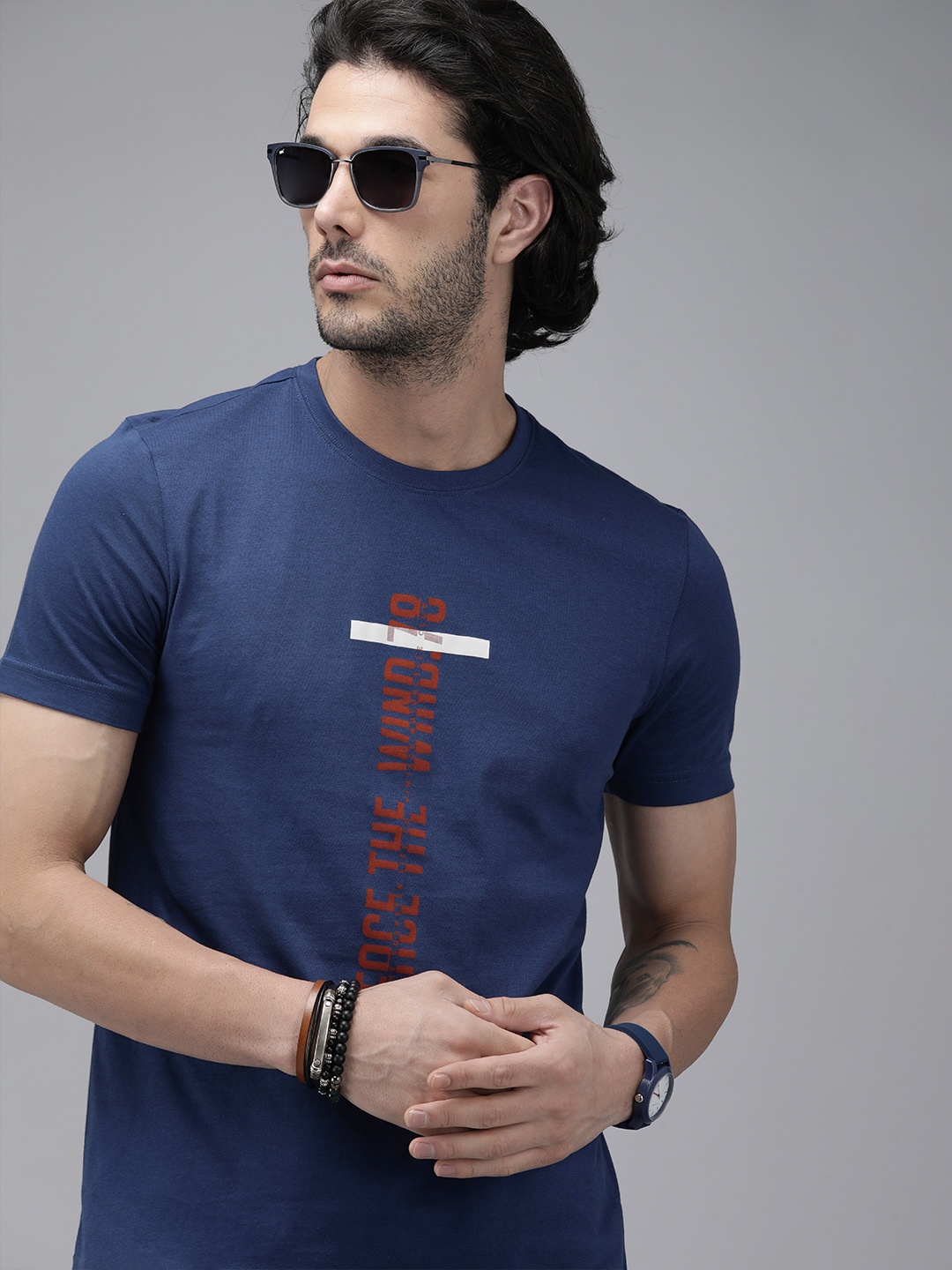 

Roadster Men Navy Blue & Maroon Typography Printed Pure Cotton T-shirt