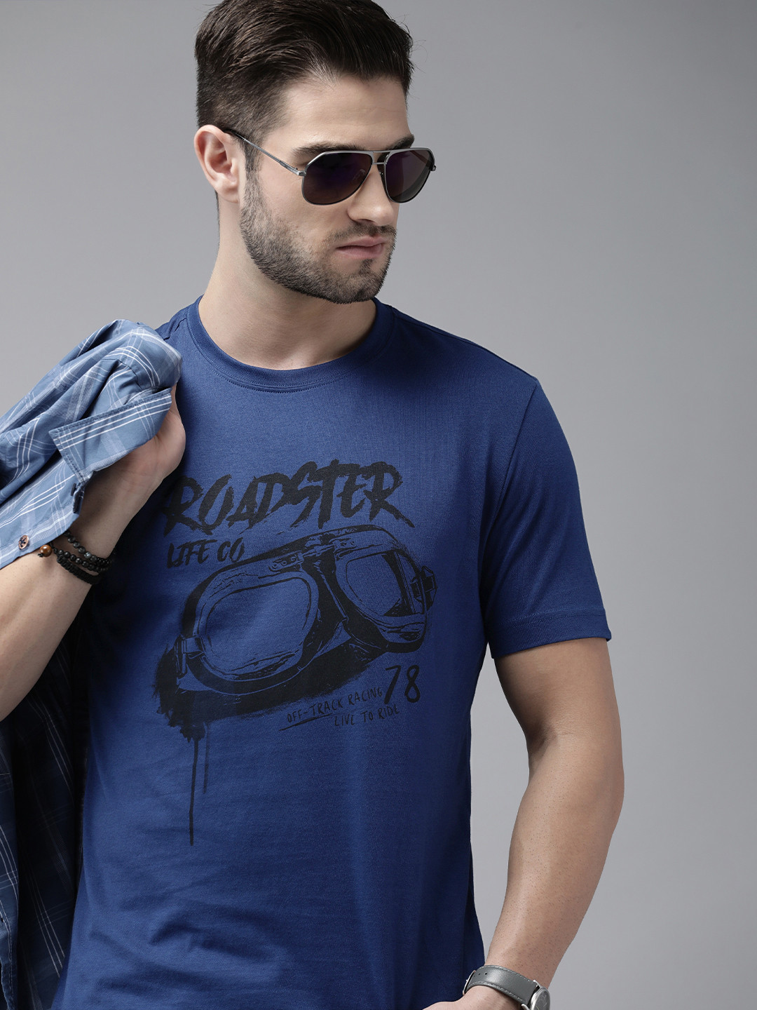 

Roadster Men Navy Blue & Black Brand Logo Printed T-shirt