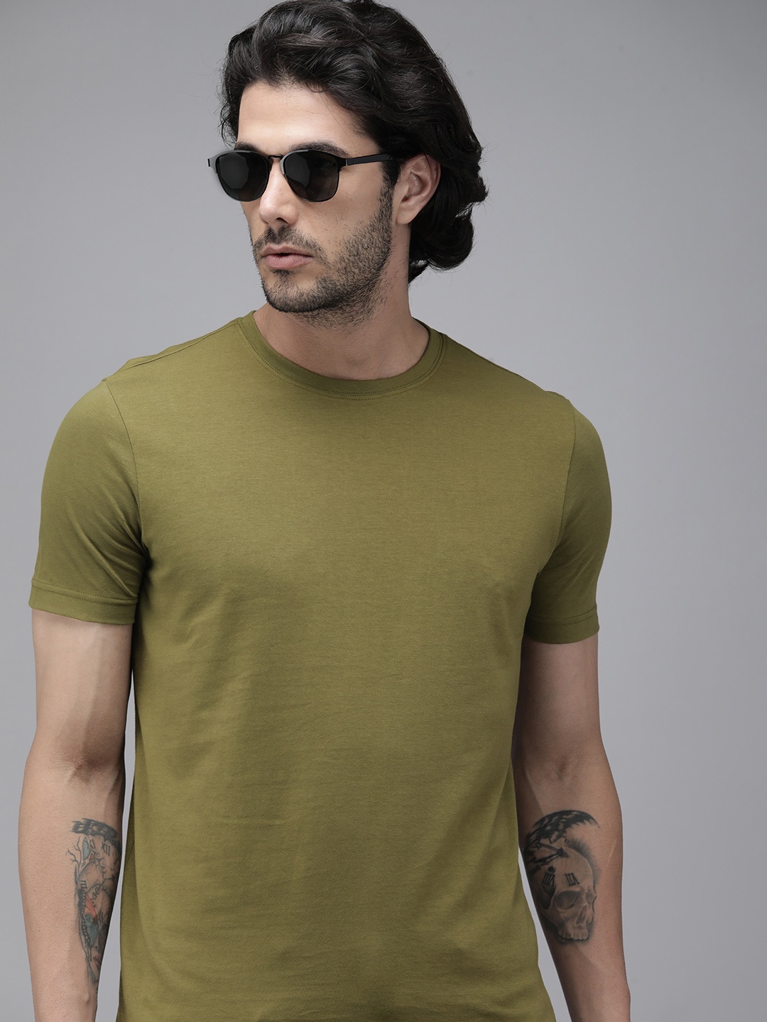 

Roadster Men Olive Solid Pure Cotton T-shirt