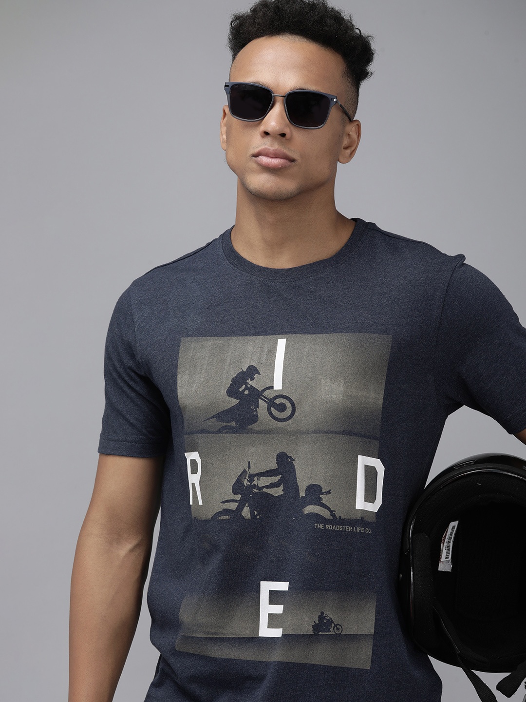 

Roadster Men Blue & Grey Typography Printed T-shirt