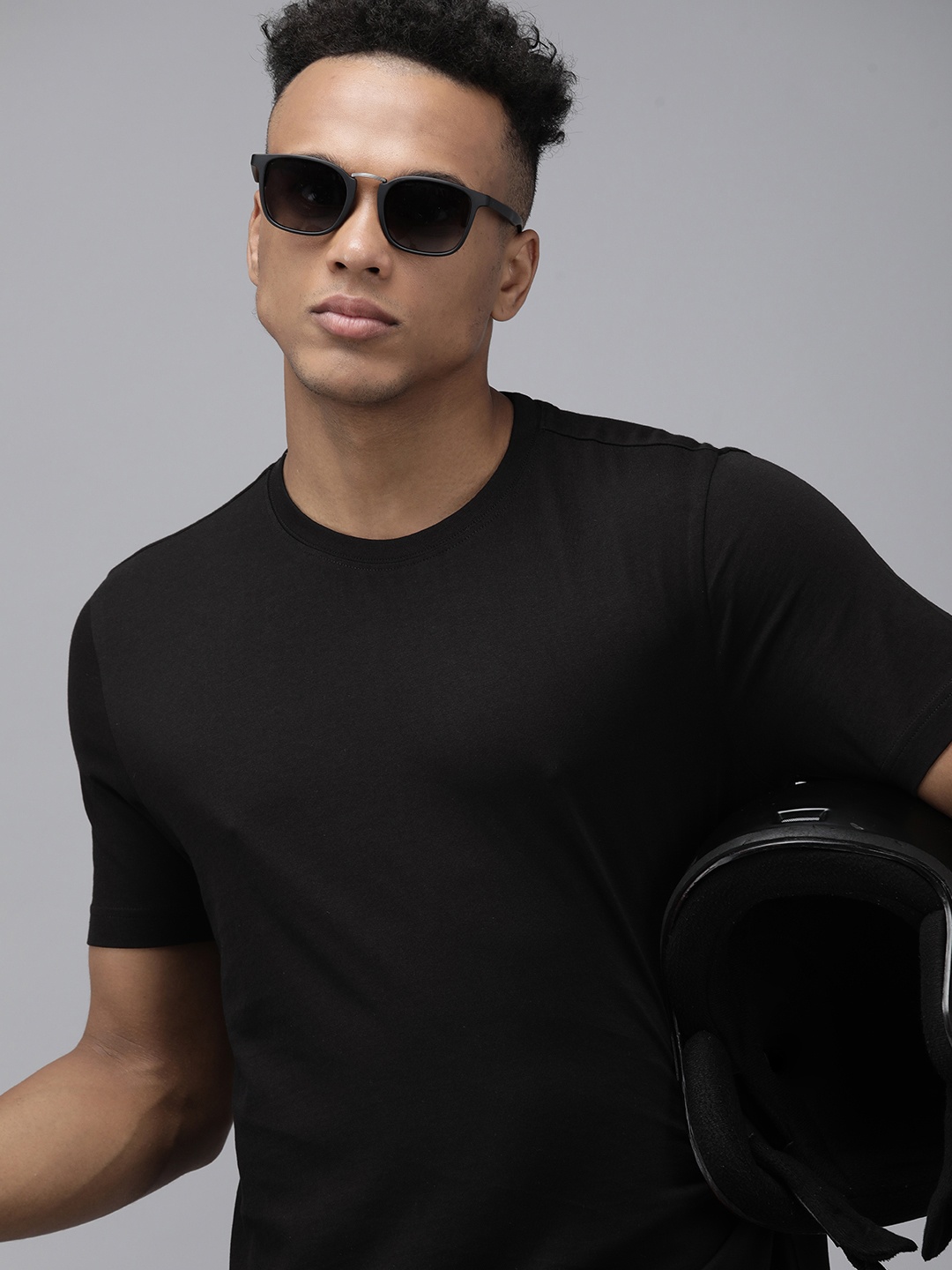 

Roadster Men Black Solid Pure Cotton T-shirt