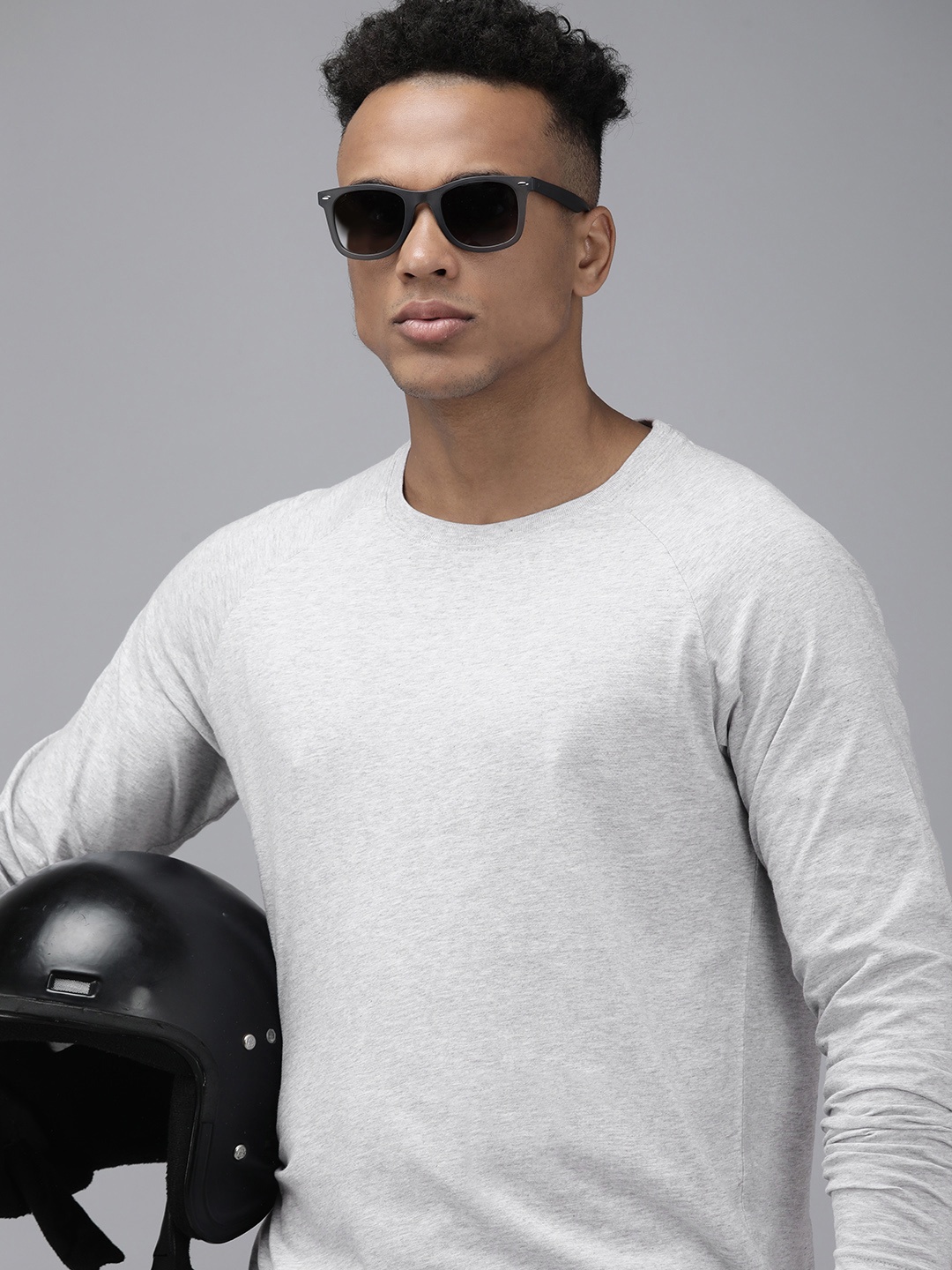 

Roadster Men Grey Melange T-shirt