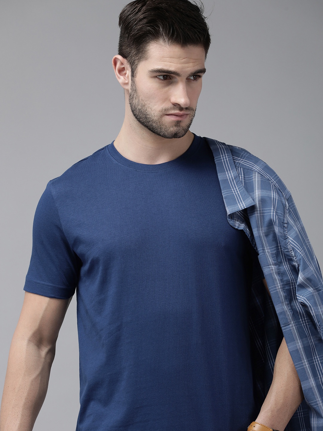 

Roadster Men Navy Blue Solid Pure Cotton T-shirt