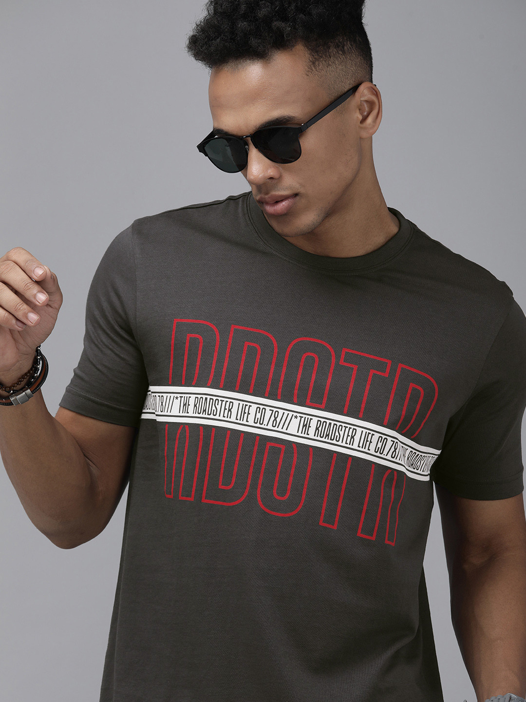 

Roadster Men Charcoal & Red Brand Logo Printed T-shirt