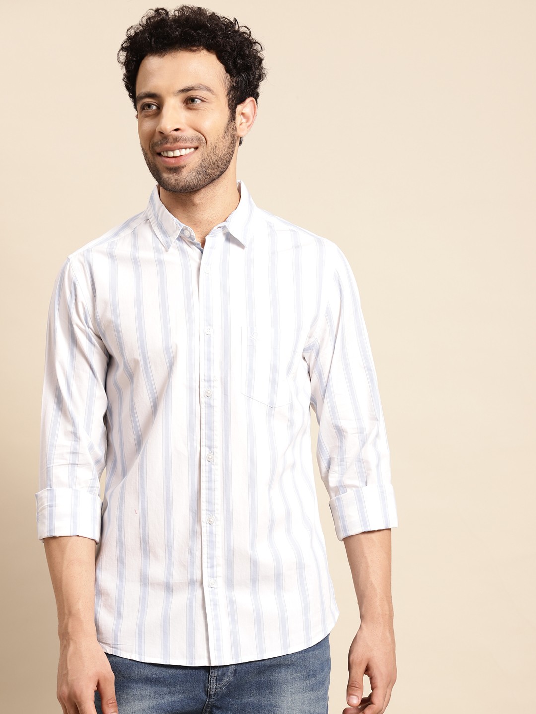 

United Colors of Benetton Men White & Blue Pure Cotton Slim Fit Striped Casual Shirt