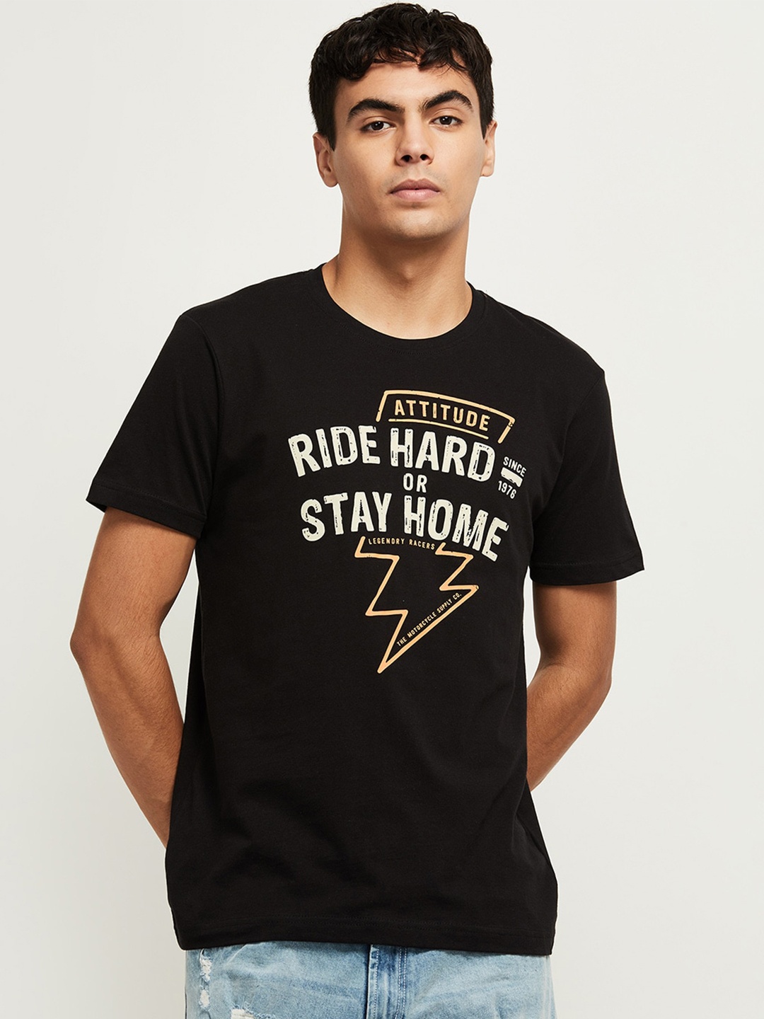

max Men Black Typography Printed Pure Cotton T-shirt