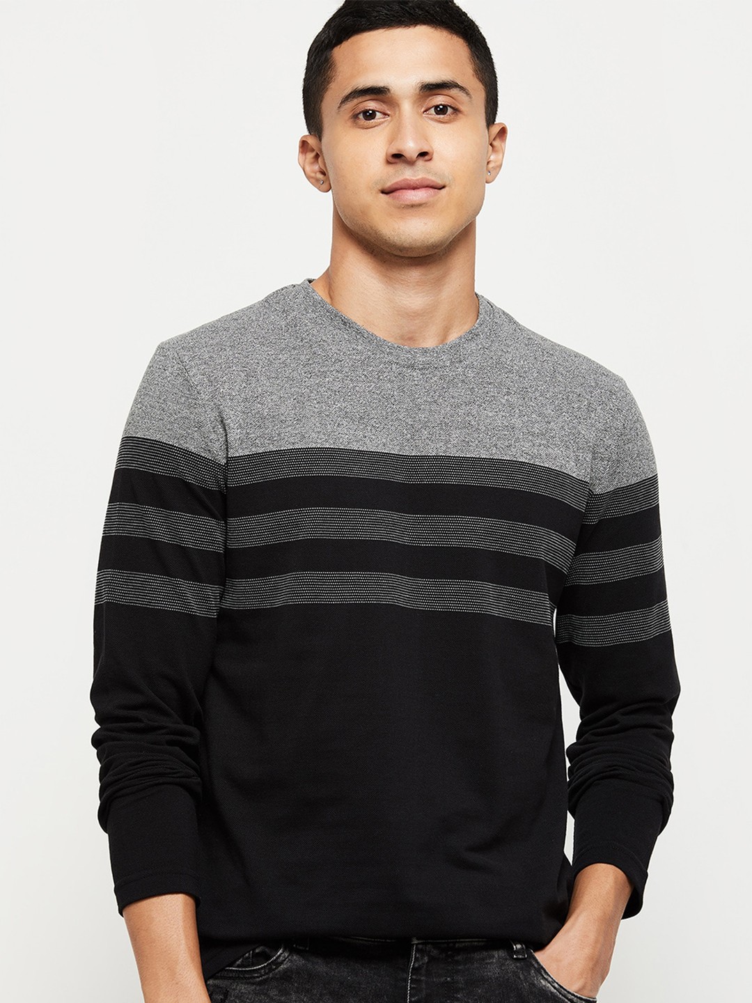 

max Men Black Striped Cotton T-shirt