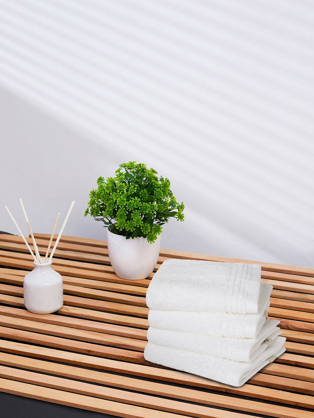 

Himeya Set of 4 White Solid 100% Cotton 650 GSM Face Towel