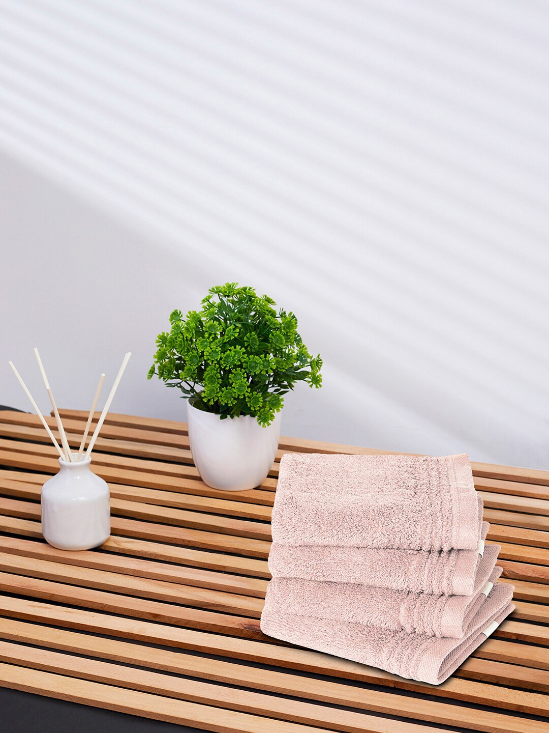 

Himeya Set Of 4 Pink Solid 650 GSM Pure Cotton Face Towels