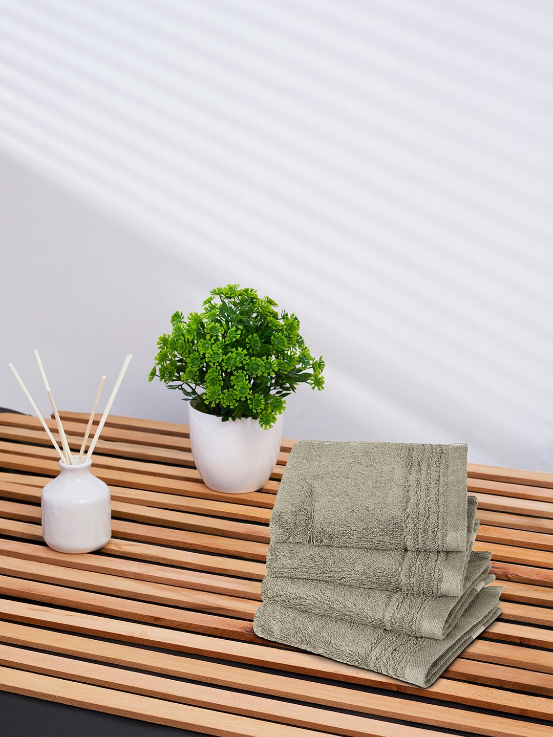 

Himeya Set Of 4 Solid 650GSM Pure Cotton Sustainable Face Towels, Grey