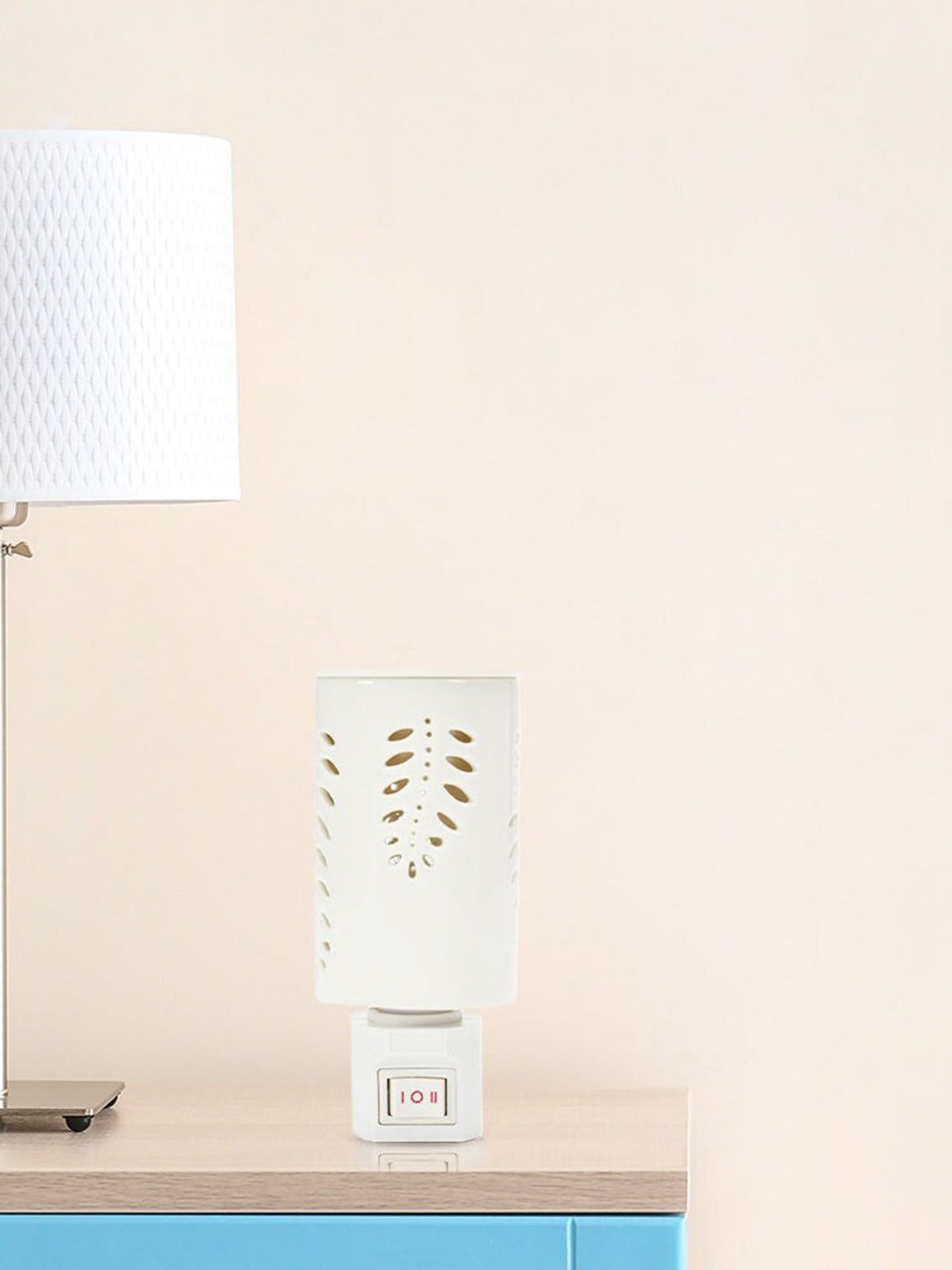 

Athome by Nilkamal Electric Plugin Aroma Oil Diffuser with Palm Leaf Cutwork, White