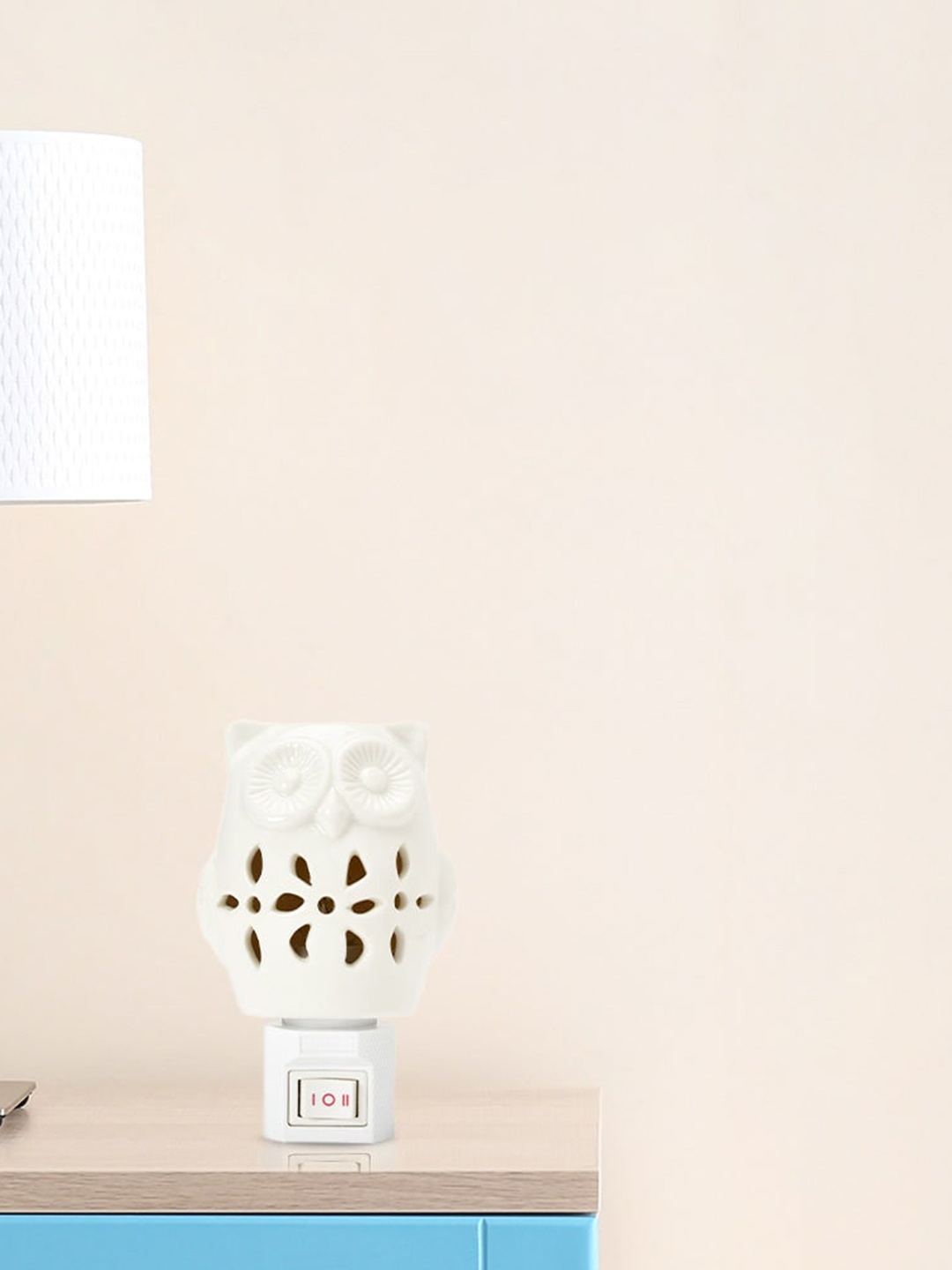 

Athome by Nilkamal Palm Leaf White Owl-Shaped Cutwork Wall Lamp
