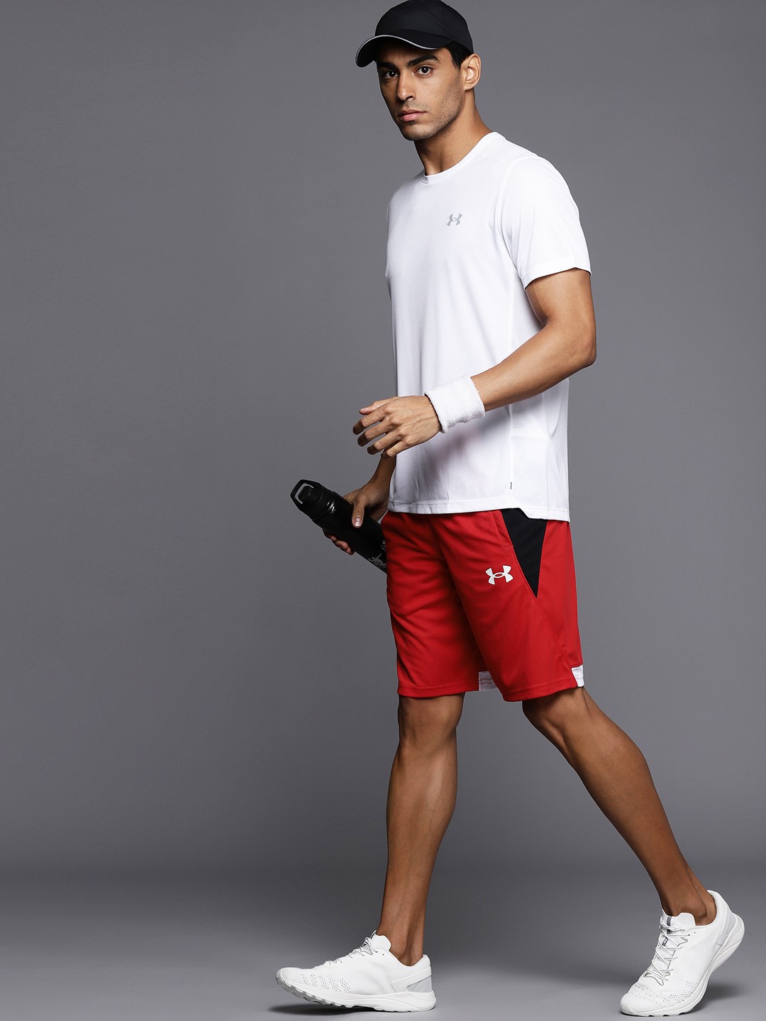 

UNDER ARMOUR Men Red & Black Baseline 10 inches Colourblocked Sports Shorts