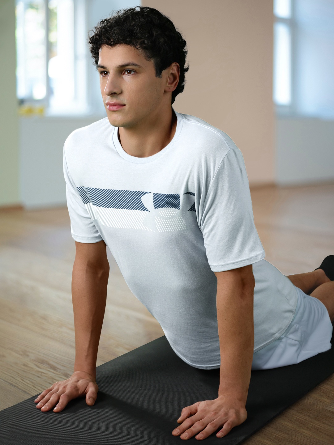 

UNDER ARMOUR Men Blue & White Fast Left Chest 3.0 Brand Logo Printed Loose T-shirt