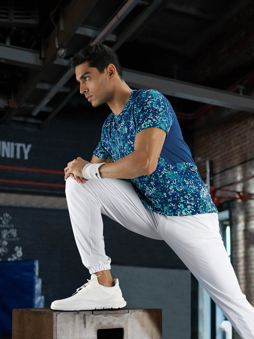 

UNDER ARMOUR Men Blue & White Printed Speed Stride 2.0 Tee II