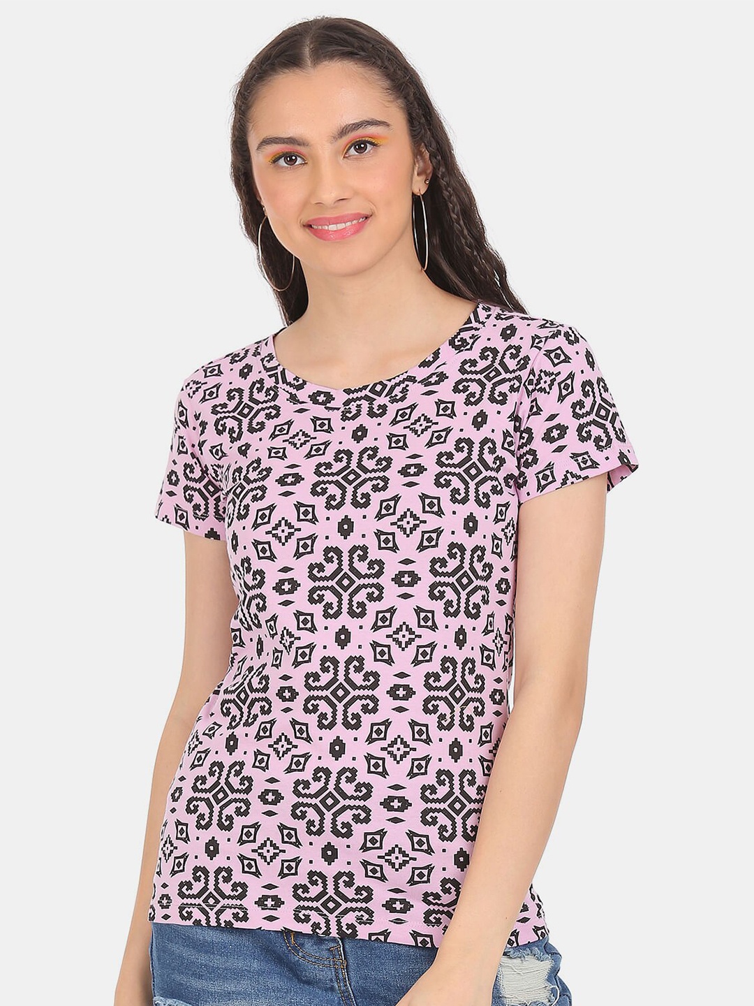 

Sugr Women Pink & Black Geometric Printed Pure Cotton T-shirt