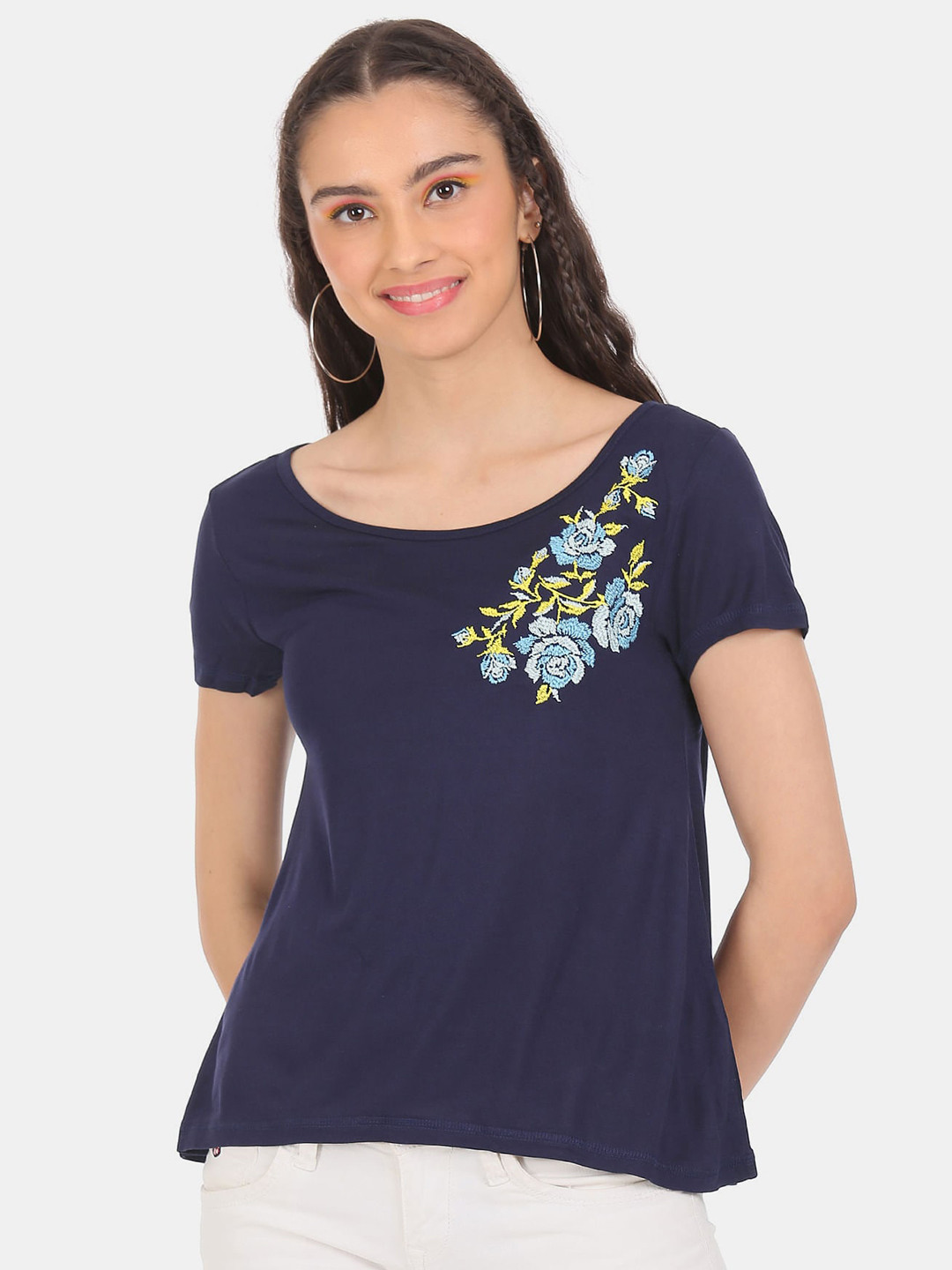

Sugr Women Blue Floral Embroidered T-shirt