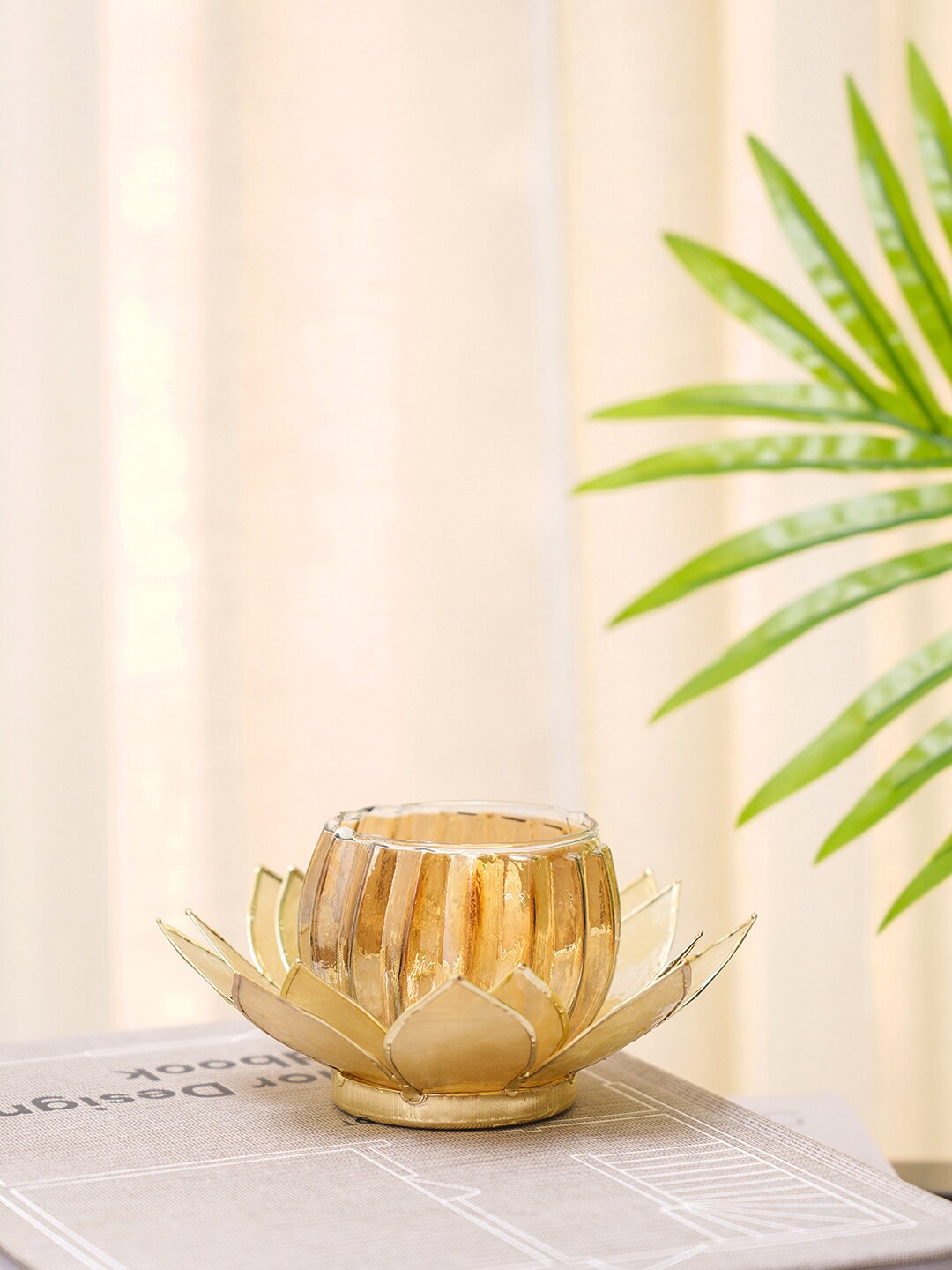 

Pure Home and Living Brown Solid Floral Tea Light Candle Holders