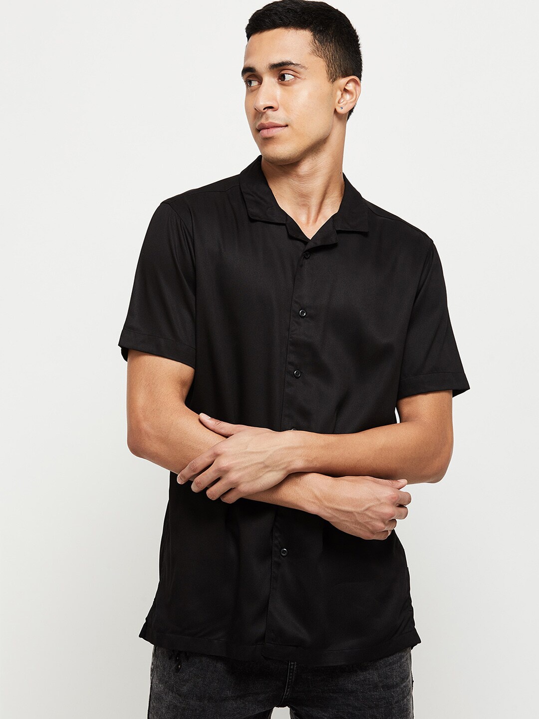 

max Men Black Solid Casual Shirt