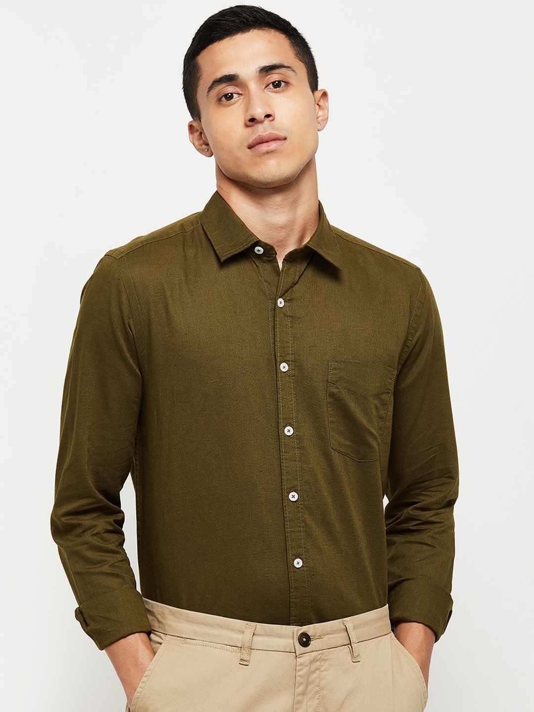 

max Men Olive Green Solid Semiformal Shirt