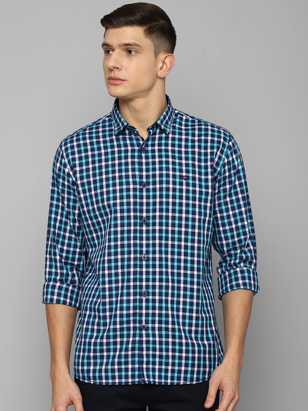 

Louis Philippe Sport Men Blue & White Slim Fit Checked Pure Cotton Casual Shirt