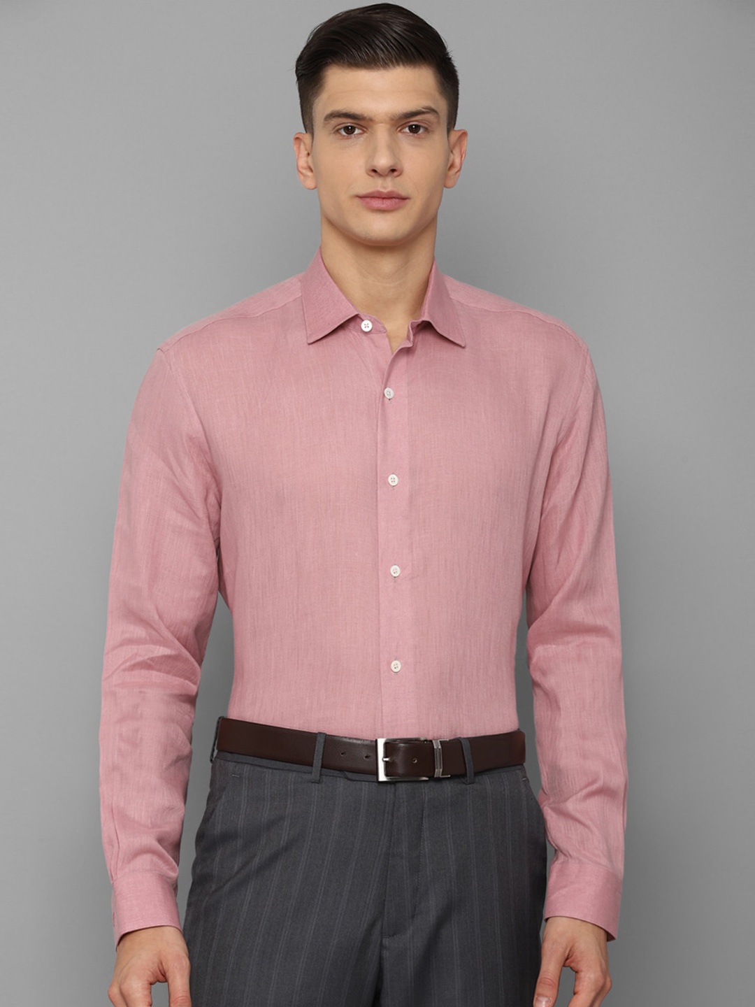 

Luxure by Louis Philippe Men Pink Solid Linen Formal Shirt