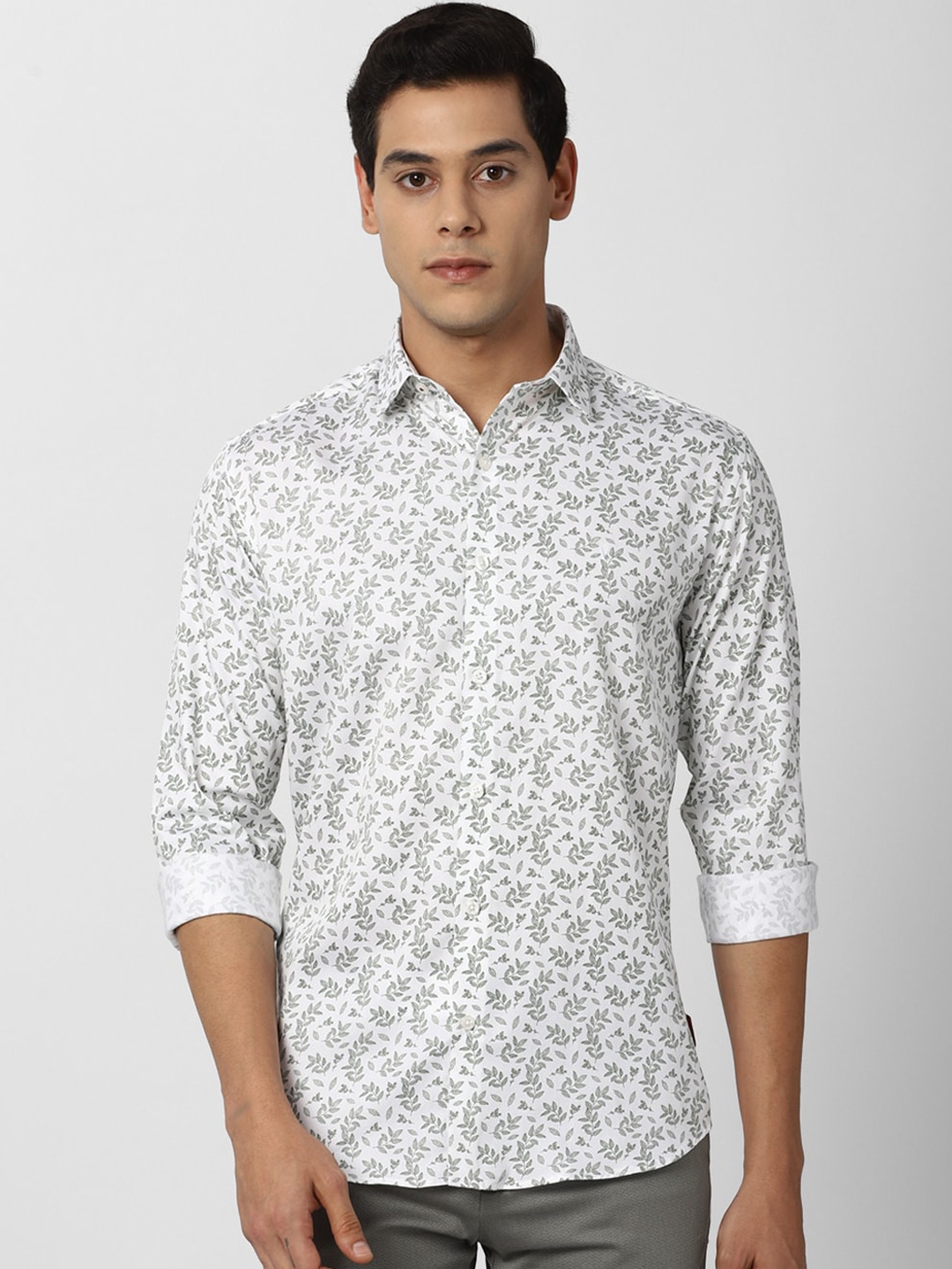 

V Dot Men White Slim Fit Floral Printed Casual Shirt