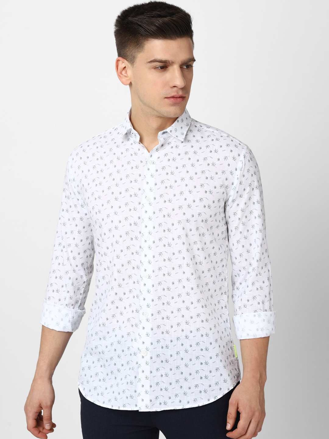 

V Dot Men White Slim Fit Printed Pure Cotton Casual Shirt