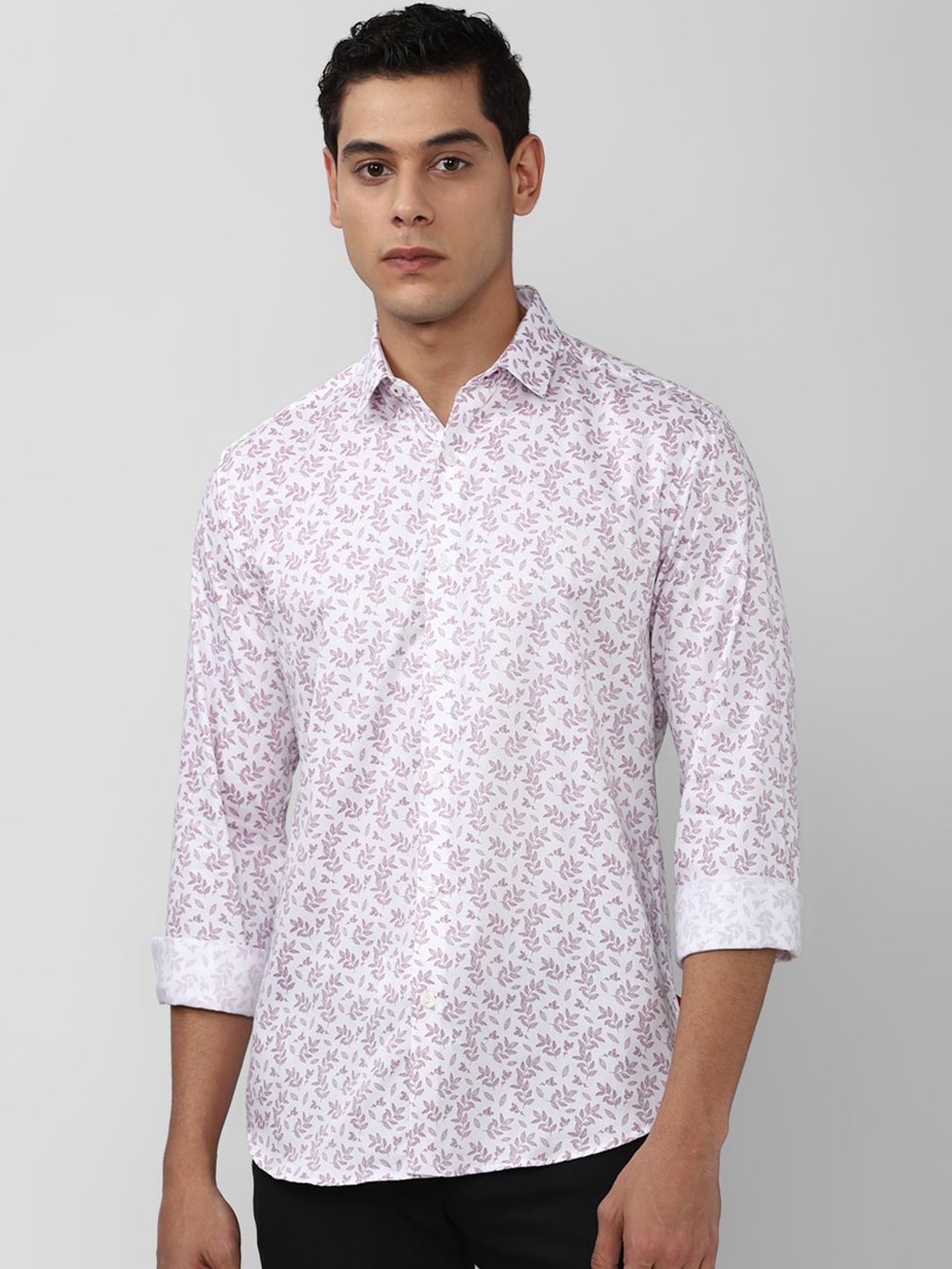 

V Dot Men Purple Slim Fit Floral Printed Casual Shirt
