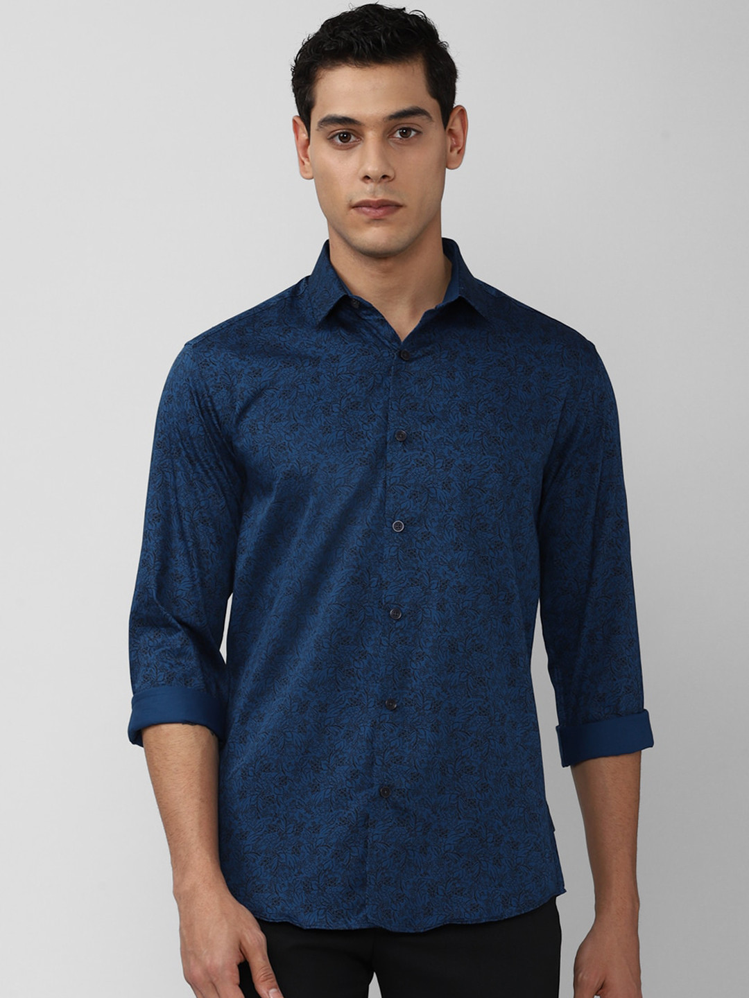 

V Dot Men Navy Blue Slim Fit Floral Printed Casual Shirt