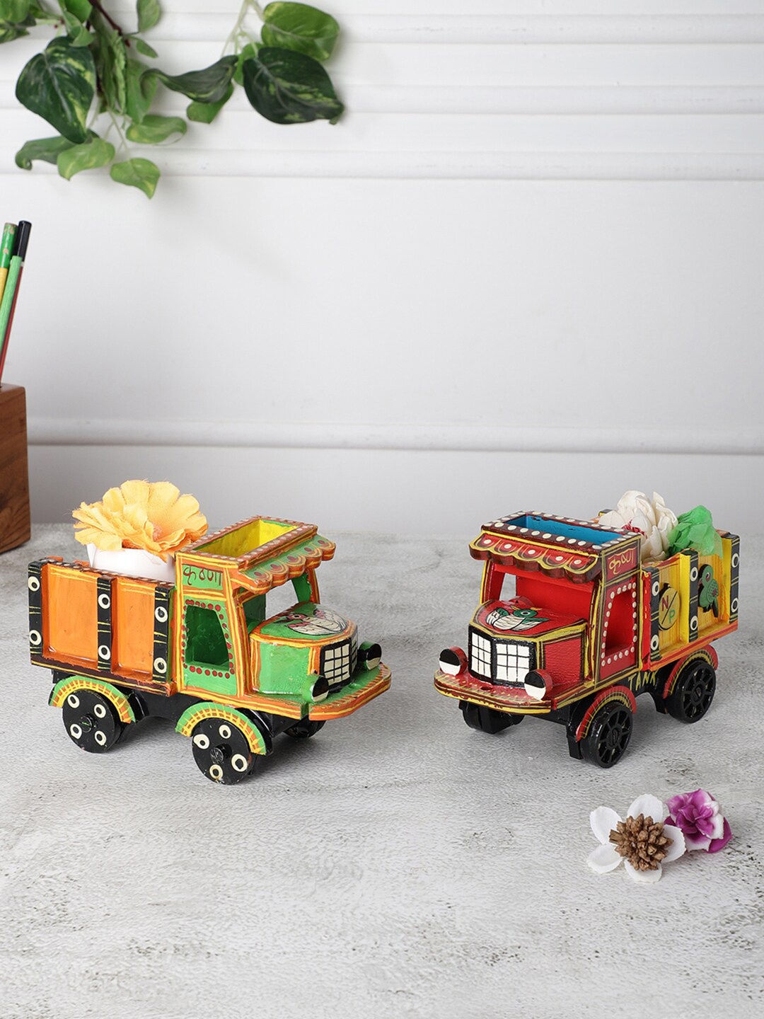 

VarEesha Set Of 2 Red & Green Truck Wooden Decorative Showpiece