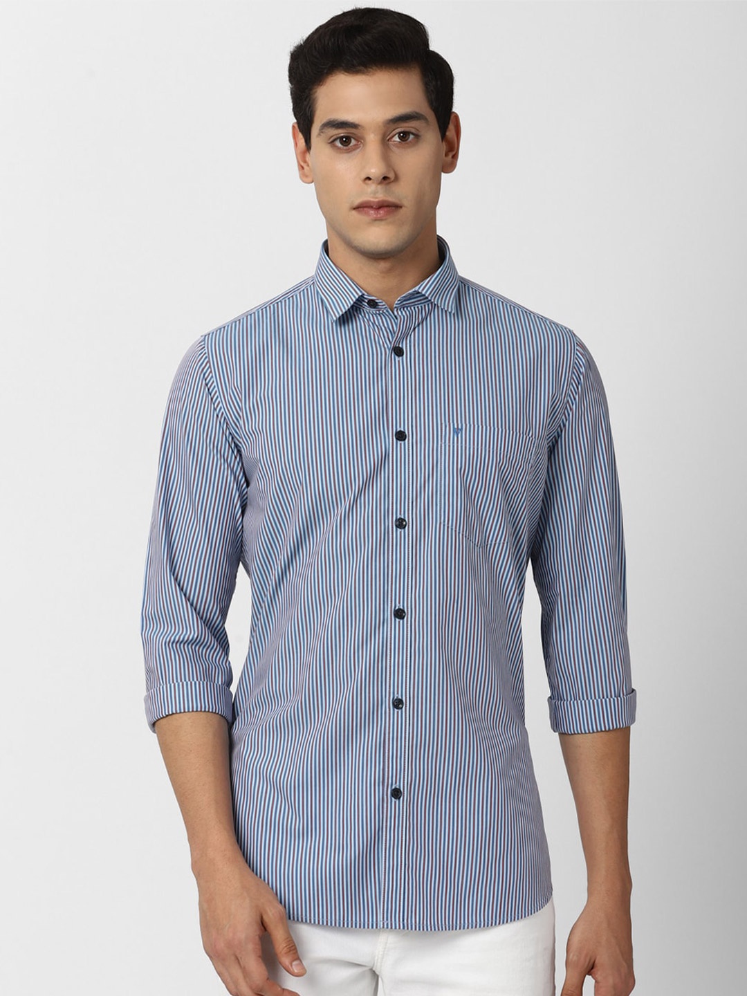 

Van Heusen Sport Men Blue Slim Fit Checked Casual Shirt