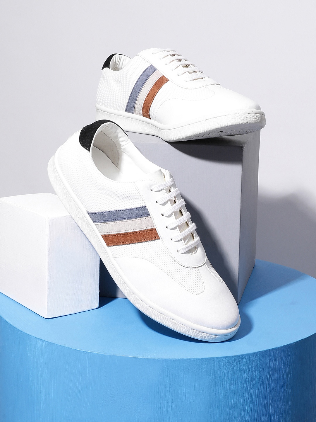 

Liberty Men White & Blue Striped Sneakers
