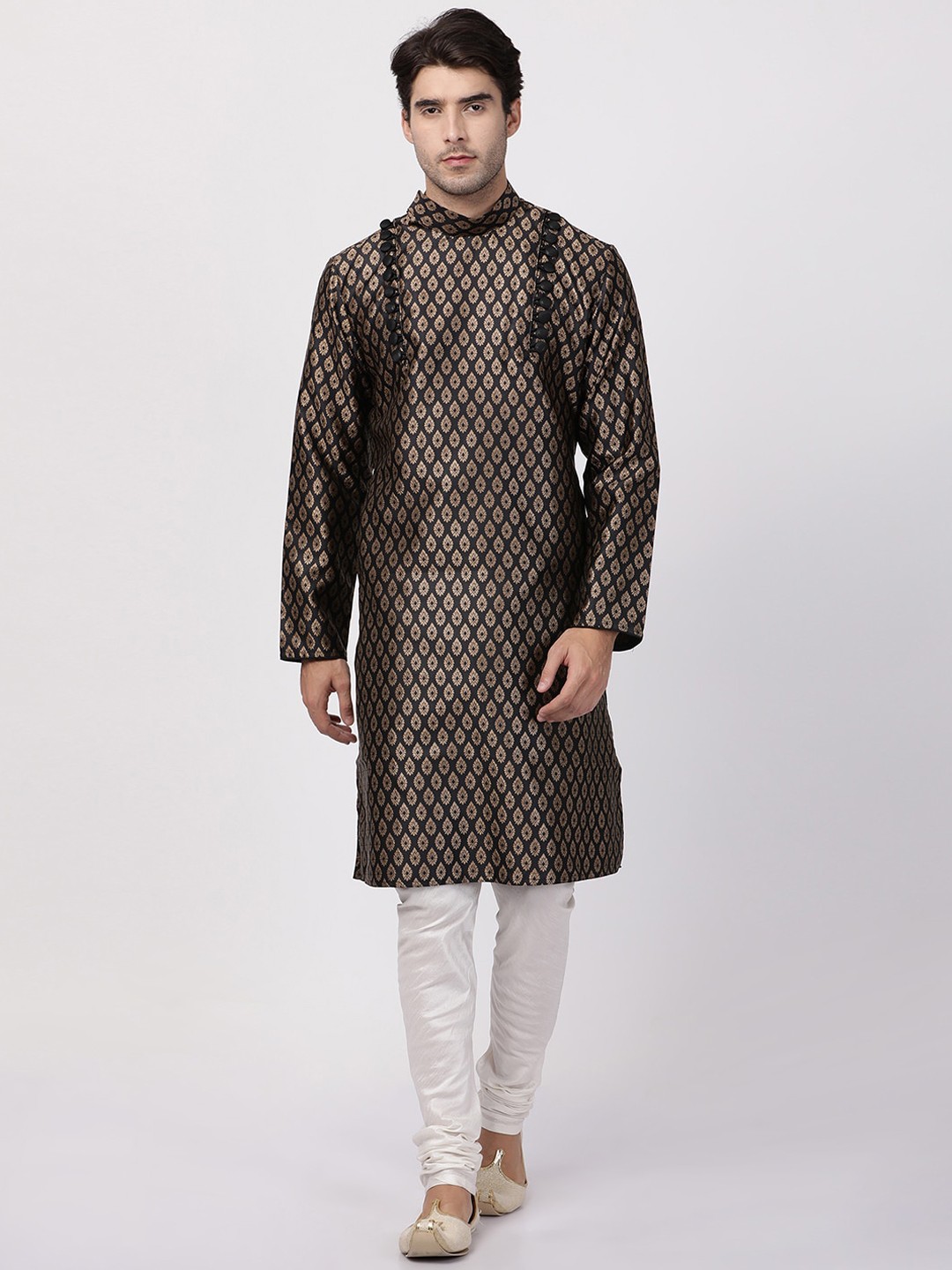 

VASTRAMAY Men Black Ethnic Motifs Printed Kurta with Pyjamas