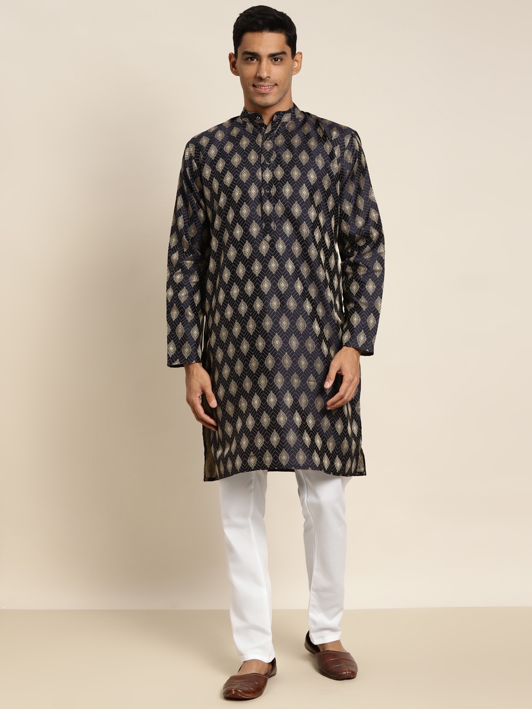 

SOJANYA Men Black Ethnic Motifs Kurta with Pyjamas