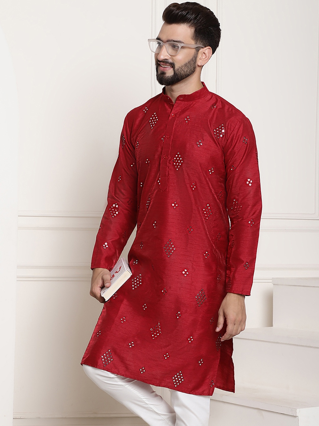 

SOJANYA Men Red Embellished Mirror Work Kurta