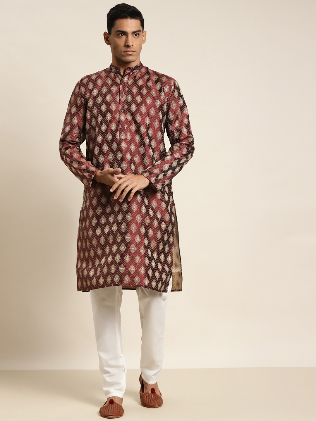 

SOJANYA Men Maroon & Gold-Toned Ethnic Motifs Jacquard Kurta