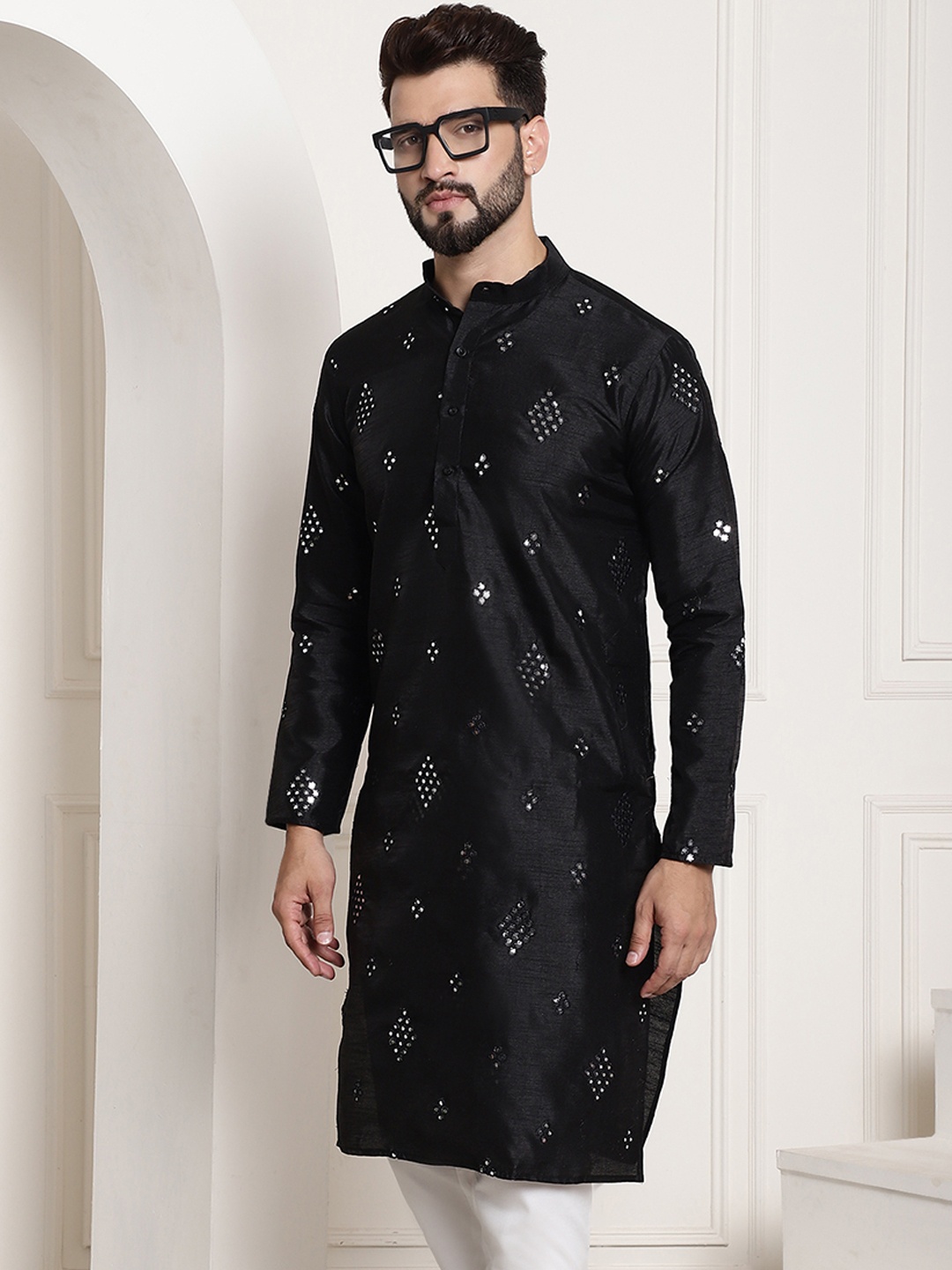 

SOJANYA Men Black Embellished Mirror Work Kurta