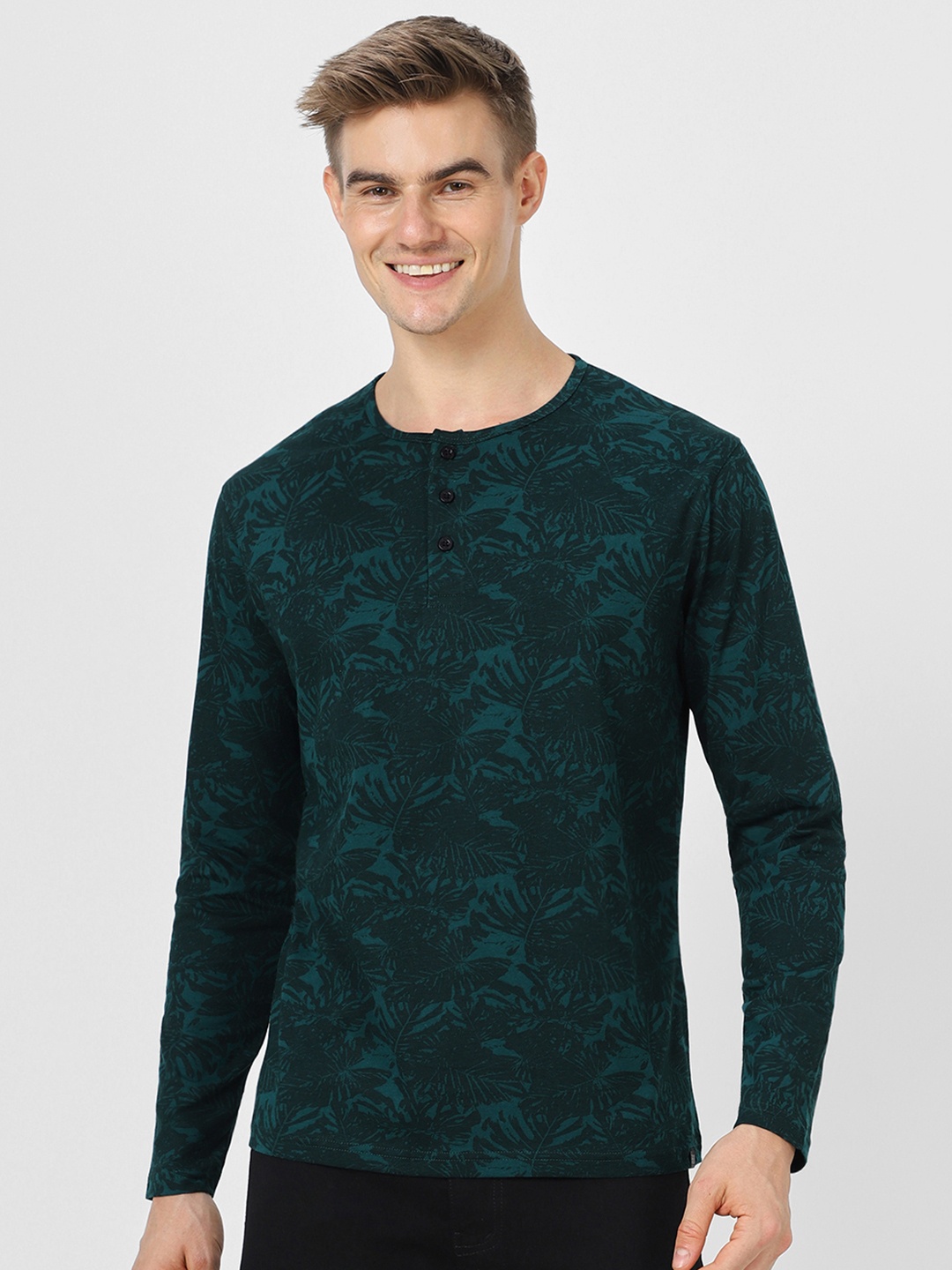 

Urbano Fashion Men Green Henley Neck Slim Fit T-shirt