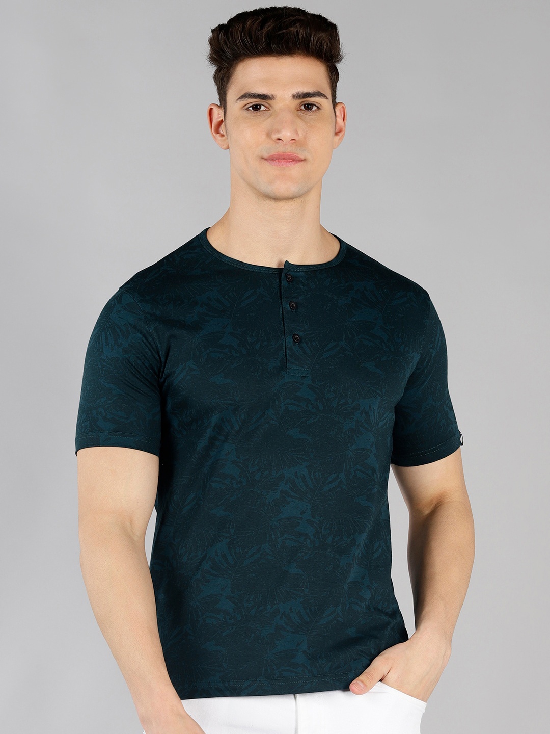 

Urbano Fashion Men Green Floral Printed Henley Neck Slim Fit T-shirt