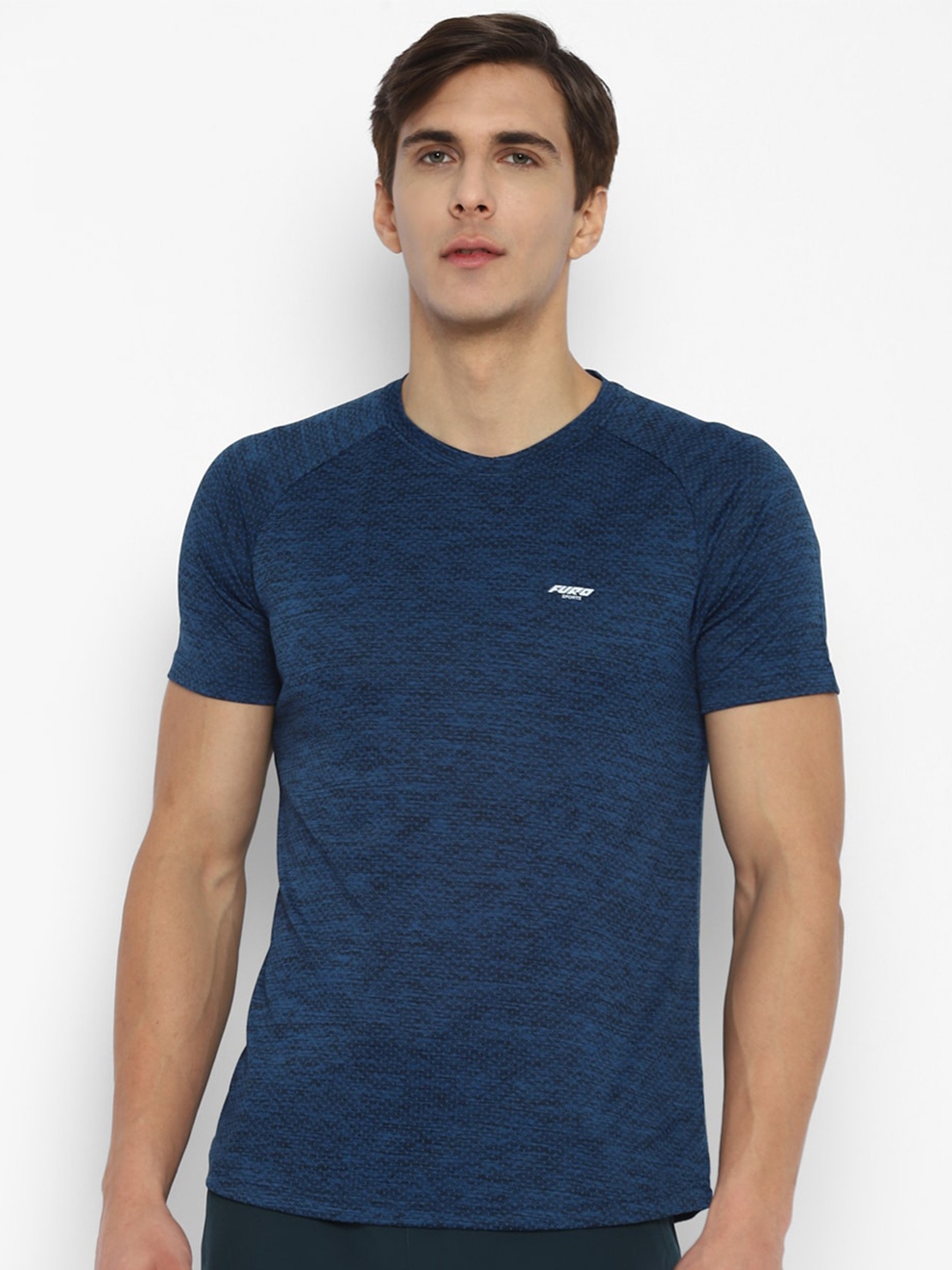 

FURO by Red Chief Men Blue Solid Raglan Sleeves T-shirt