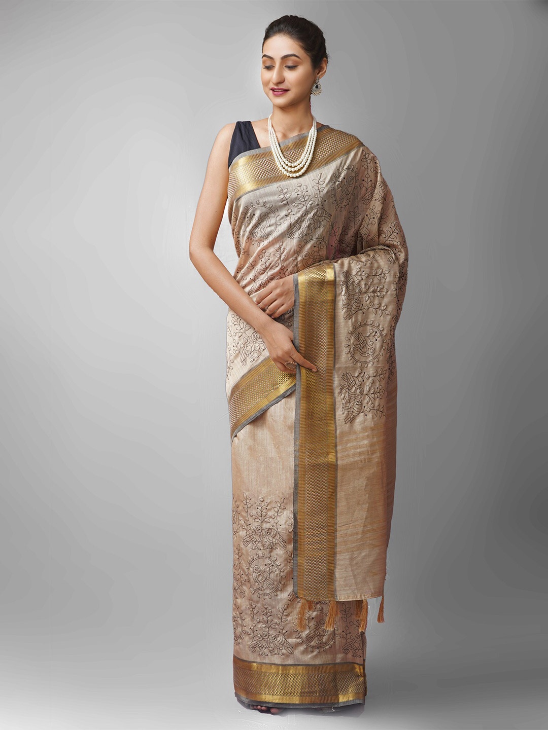 

Unnati Silks Cream-Coloured & Gold-Toned Ethnic Motifs Silk Cotton Maheshwari Saree