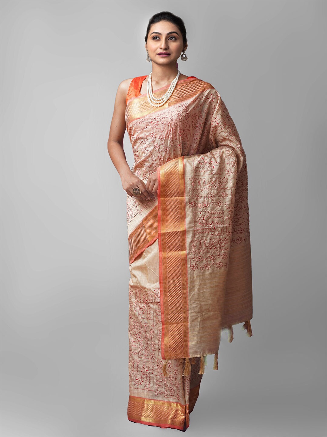 

Unnati Silks Cream-Coloured & Gold-Toned Ethnic Motifs Zari Silk Cotton Maheshwari Saree